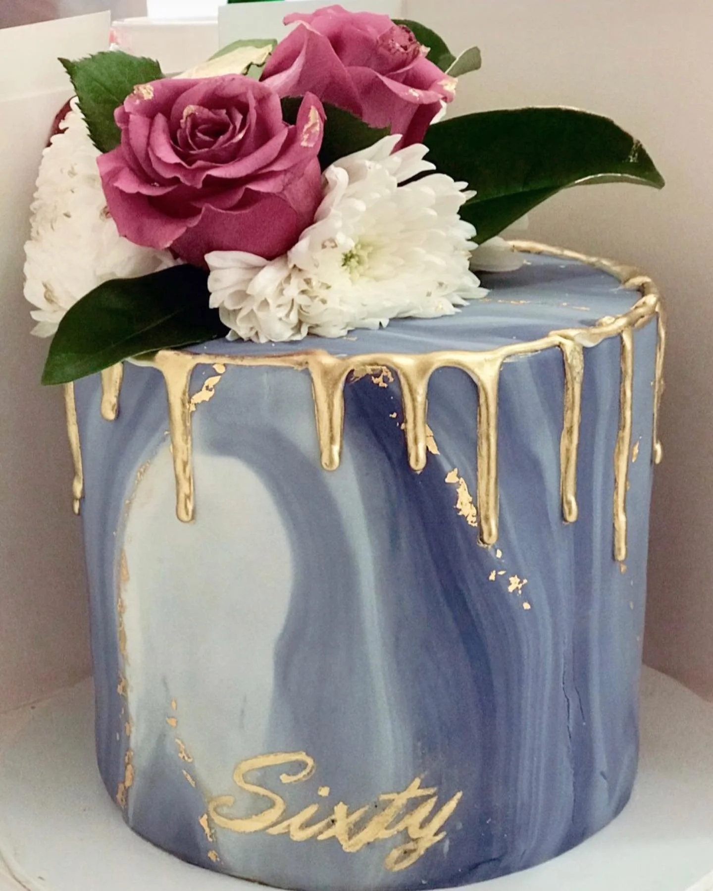 My gorgeous 60th birthday cake. I had the best time that day! Couldn&rsquo;t have asked for anything more 🥰 surrounded by loved ones and having so much fun 💐 #60thBirthday #60th #Birthday #Karaoke #Family #AmethystCake #Love Laugh