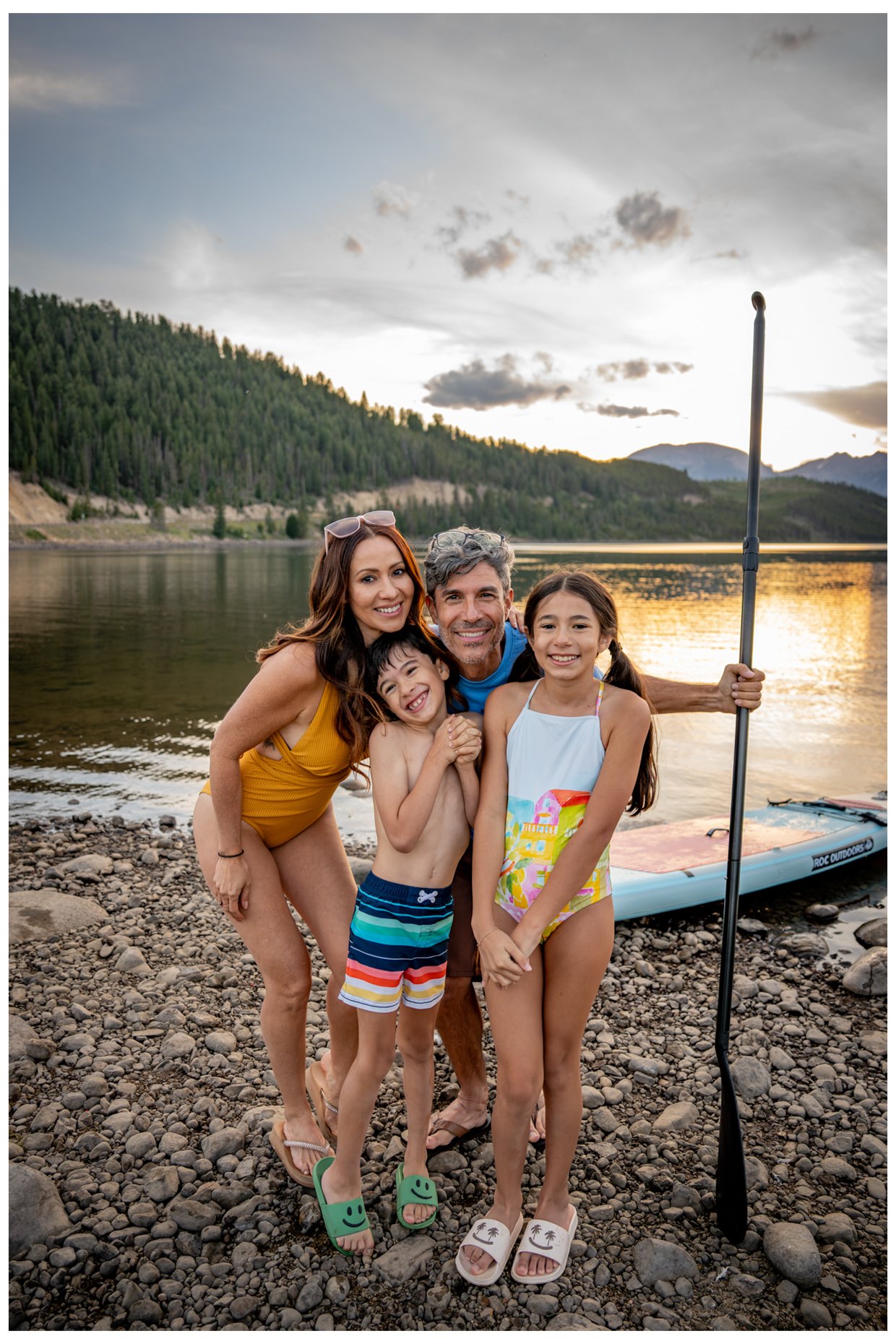 Family-by-the-Lake-at-Sunset-is20250806_iD_Buzz_4528.jpg