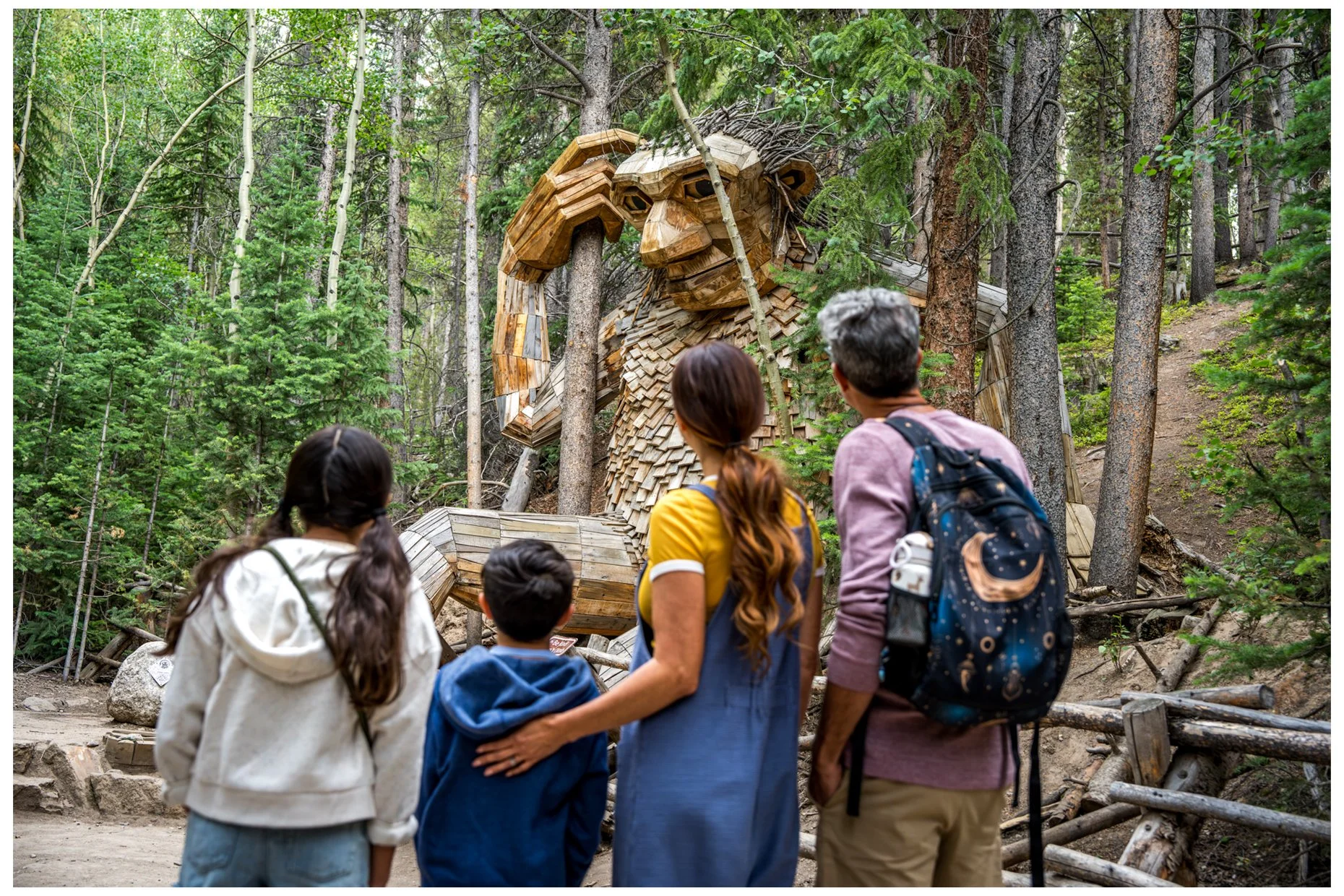 Family-Observes-Wooden-Troll-is20250806_iD_Buzz_0733.jpg