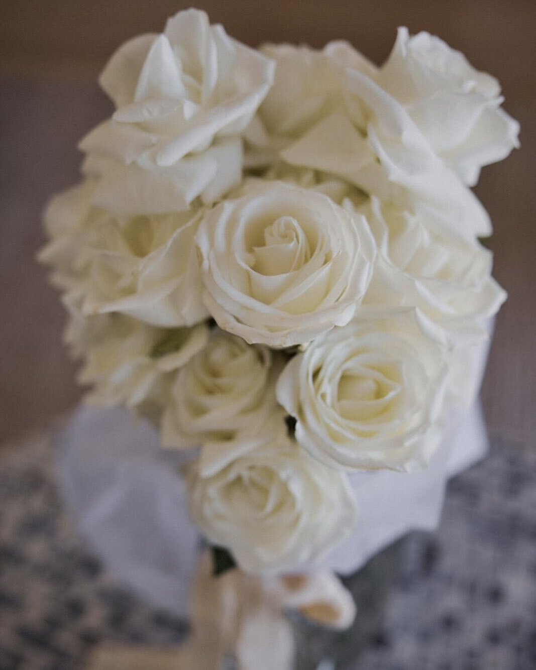 Claire&rsquo;s bridal bouquet 🕊️

@tomekphotography