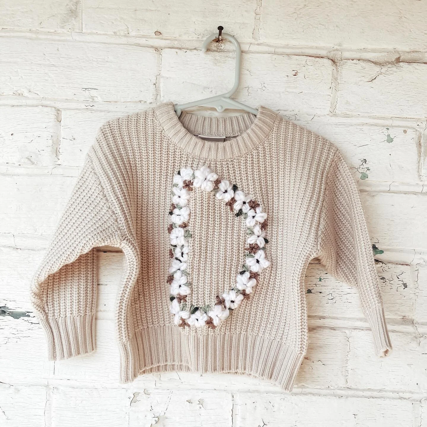 ✨✨ONLINE ✨✨
First batch of sweats online now! ✨✨
Including our new initial floral designs!

Head to www.miffdesign.com.au or link in bio to purchase!
Don&rsquo;t forget to finish off with some crochet flowers!

#monogrammed #jumper #kidsjumper