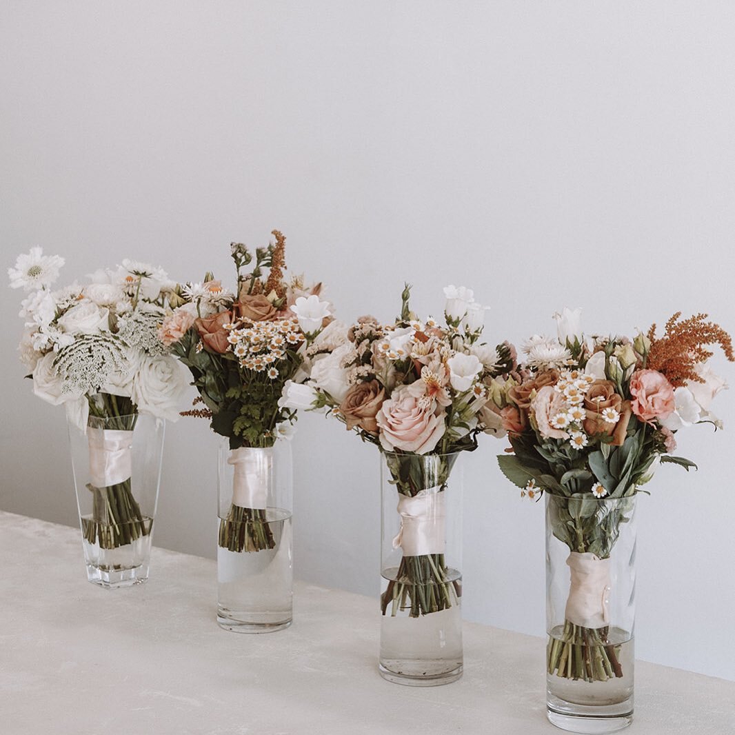 Fridays are for wedding prep ✨

#wedding #bouquet #flowers