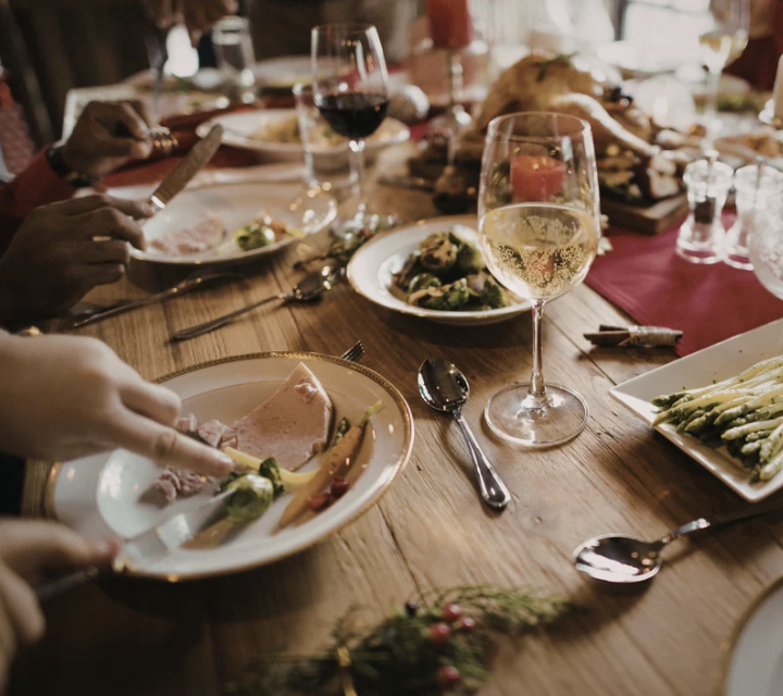 Surviving the Holiday Season: A Dietitian’s Guide to Feeling Your Best (Without Missing Out)