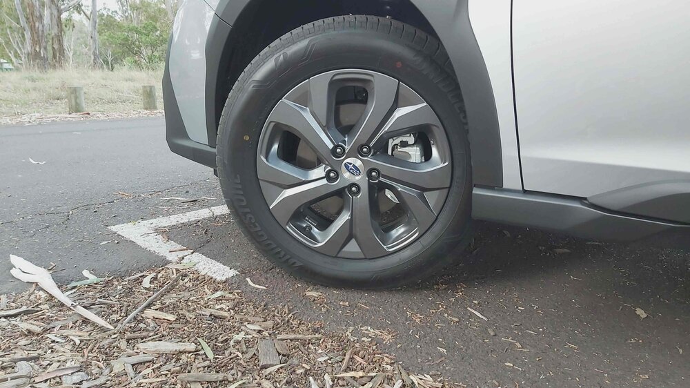 Ignore criticism of the 18" wheel/tyre package. It's fine.
