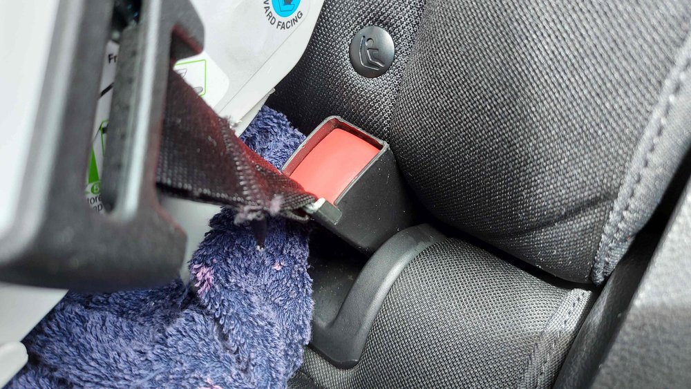 Big, chunky plastic ISOFIX guides mean you never miss.