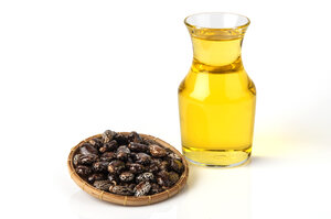 Castor Oil Rich in&nbsp;antioxidants and anti-aging properties, castor oil is a great natural moisturizer.