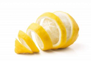 LemonA natural source of vitamin C and antioxidants that minimizes oily skin, inflammation and lightens dark spots.