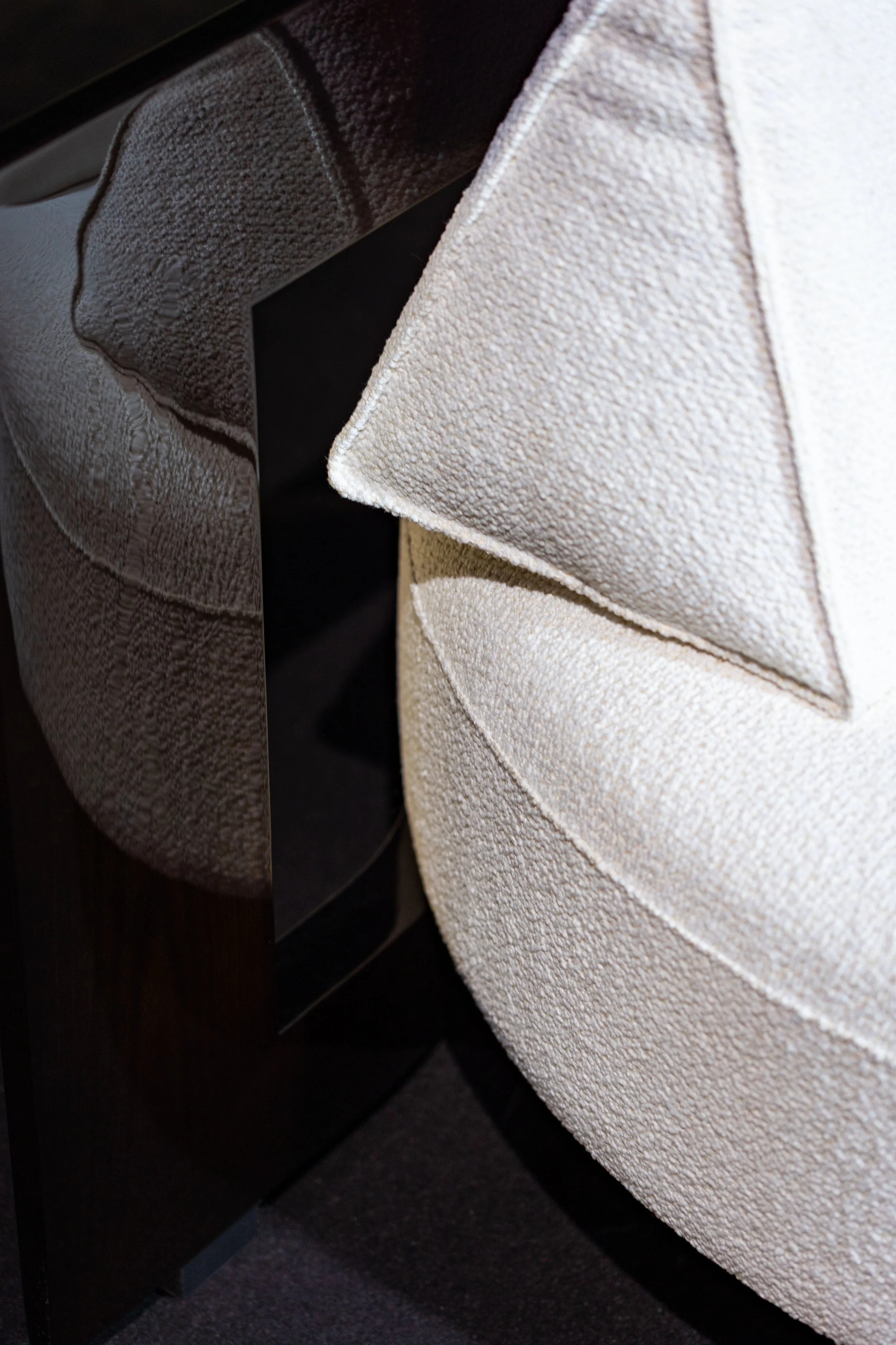 img_Frame_chair_Detail_C_01.jpg