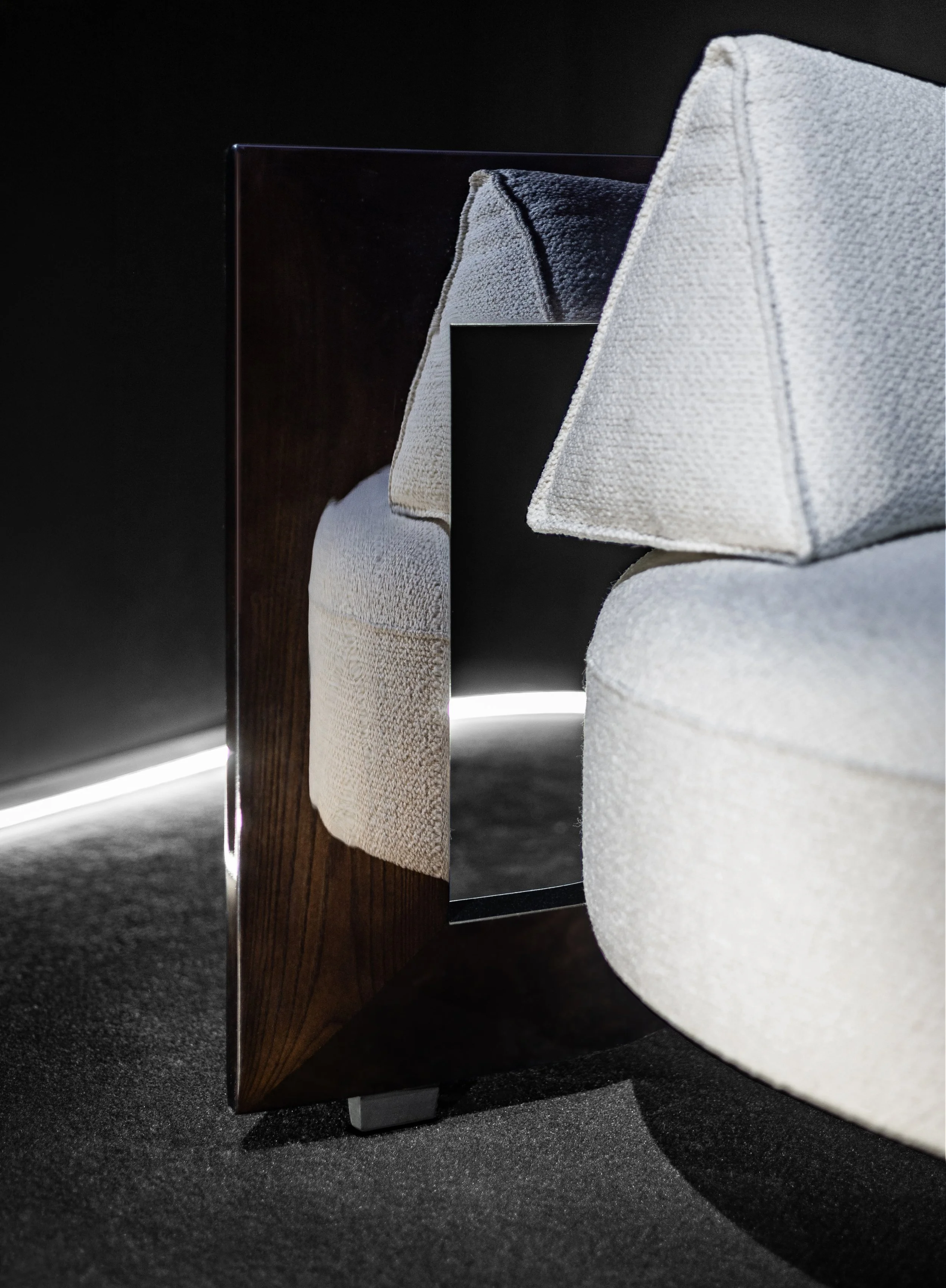 img_Frame_Chair_Front_detail_p_01.jpg