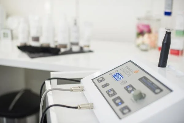 Environ Specialised Facial Treatment DF machine  This machine is Juve’s not-so-secret weapon against the effects of ageing.