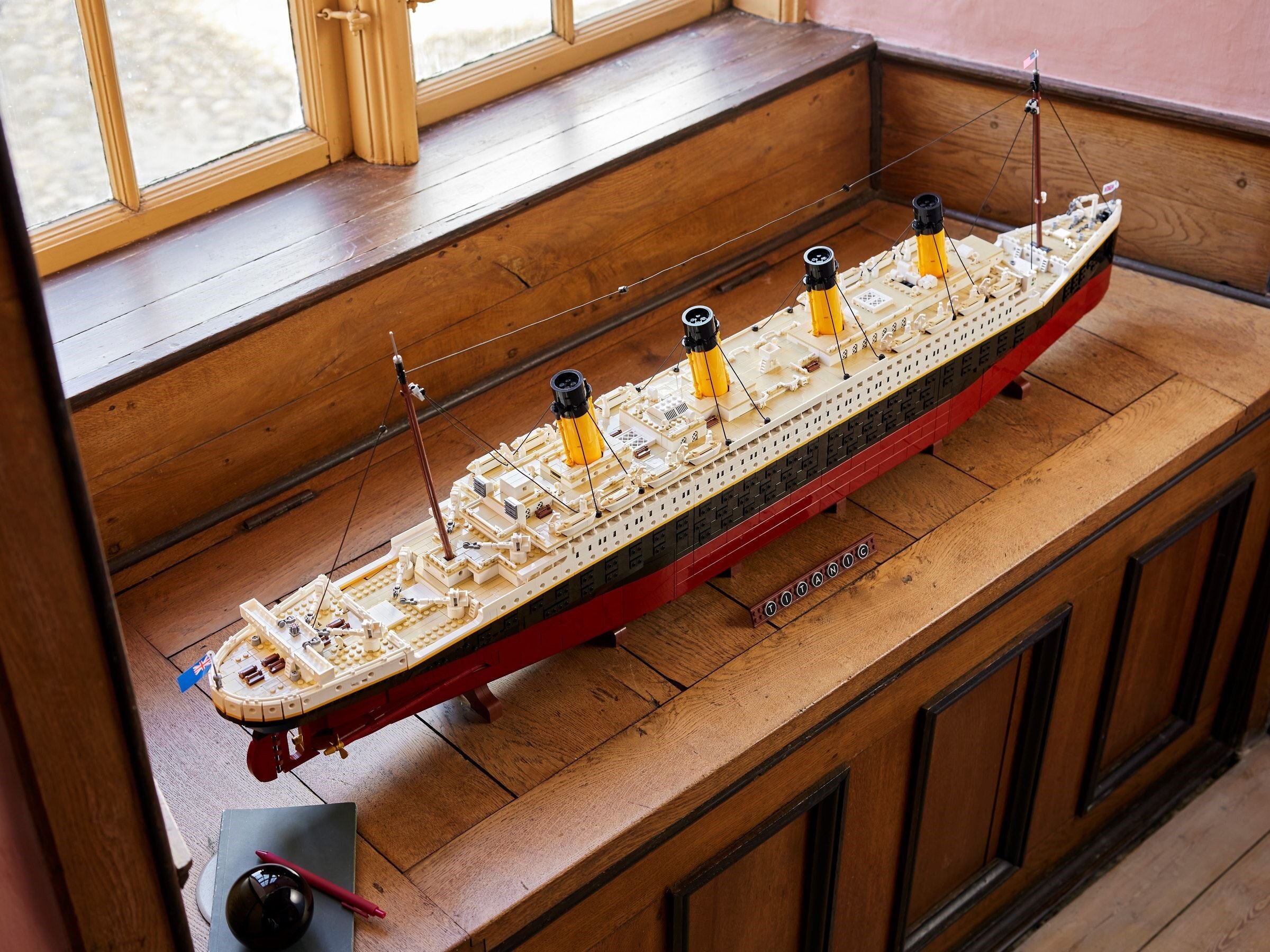 Kapal titanic dari LEGO