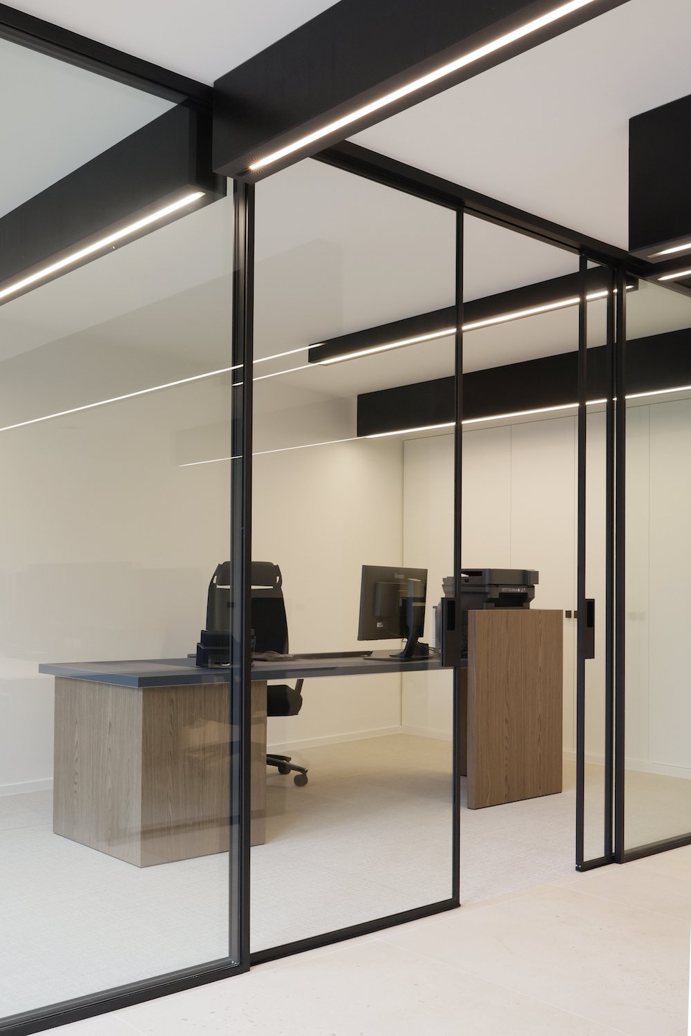 directiekantoor gescheiden door akoestische glazen wand
