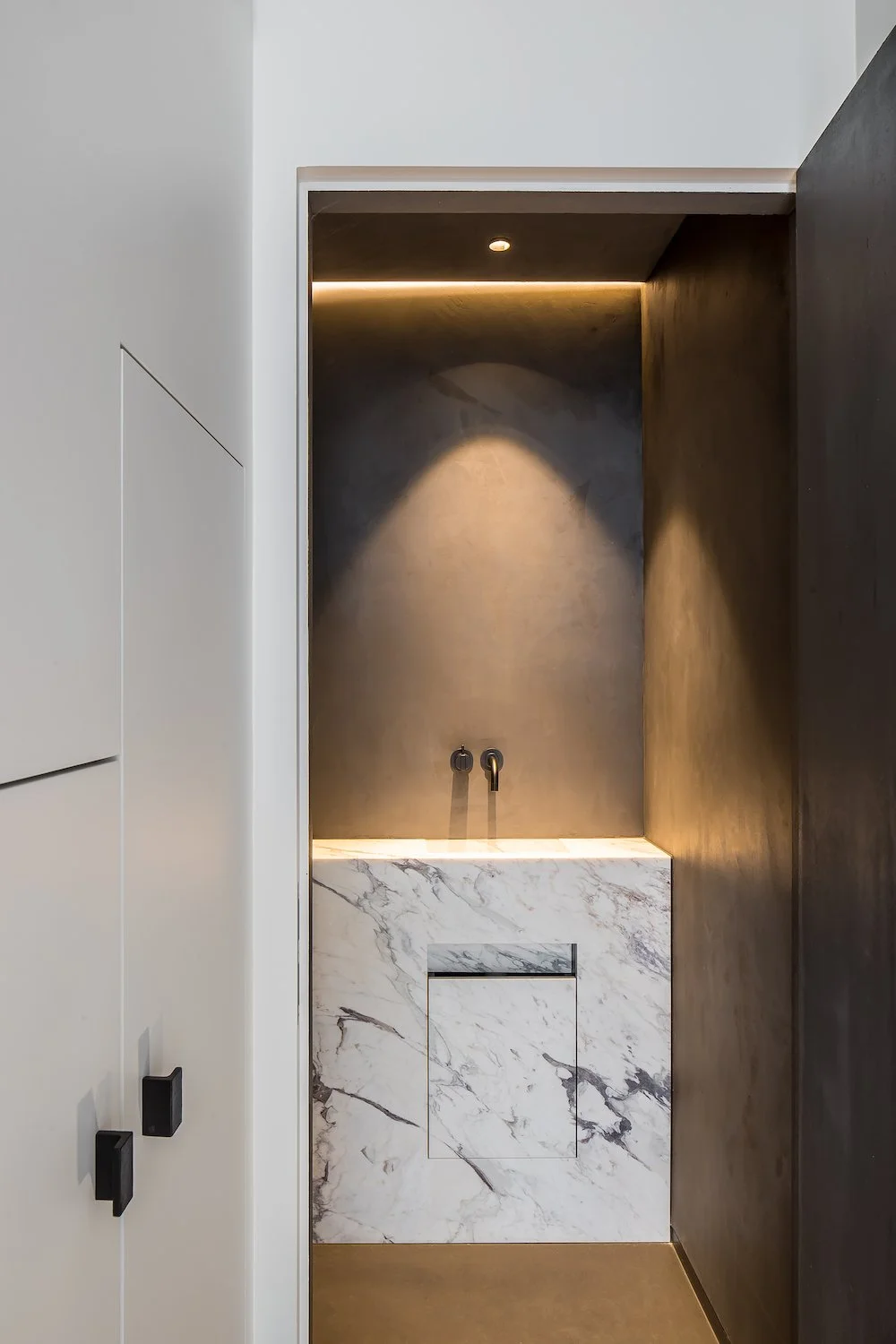 marmer lavabo op maat in toilet