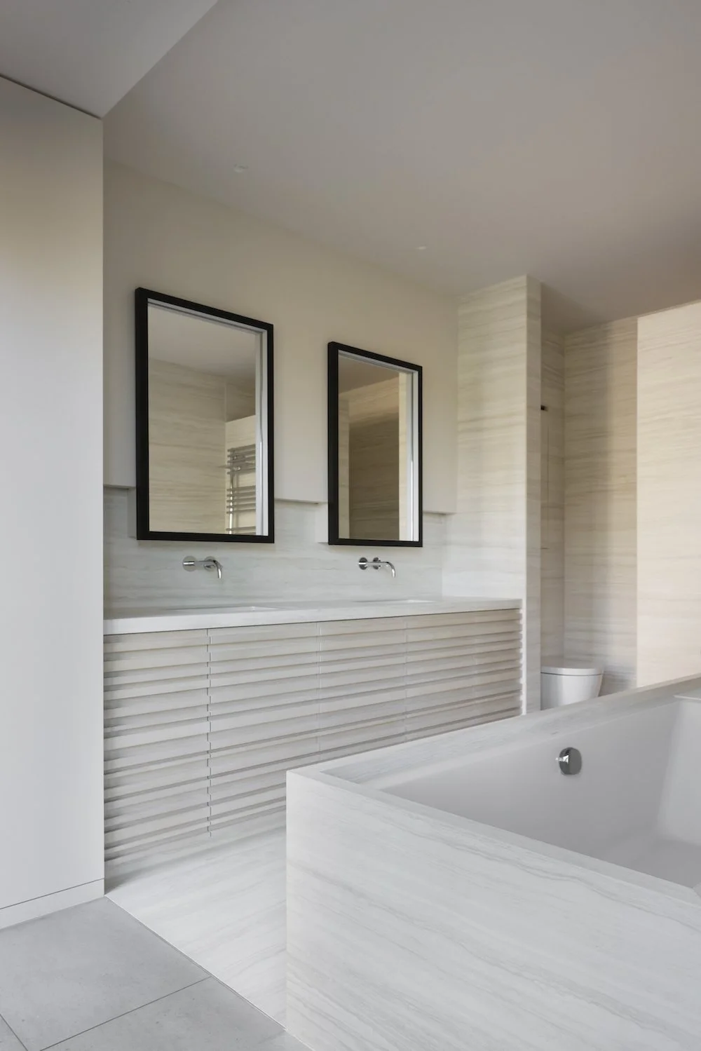 badkamer met spiegelkastjes