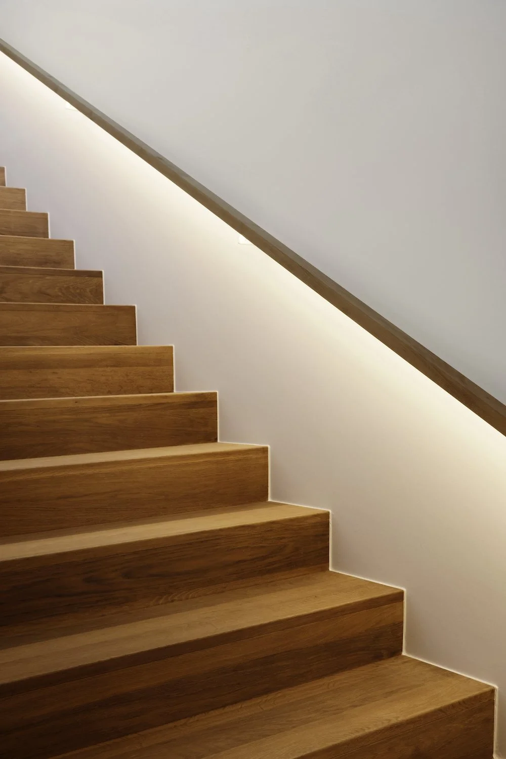 trapleuning met ingewerkte verlichting