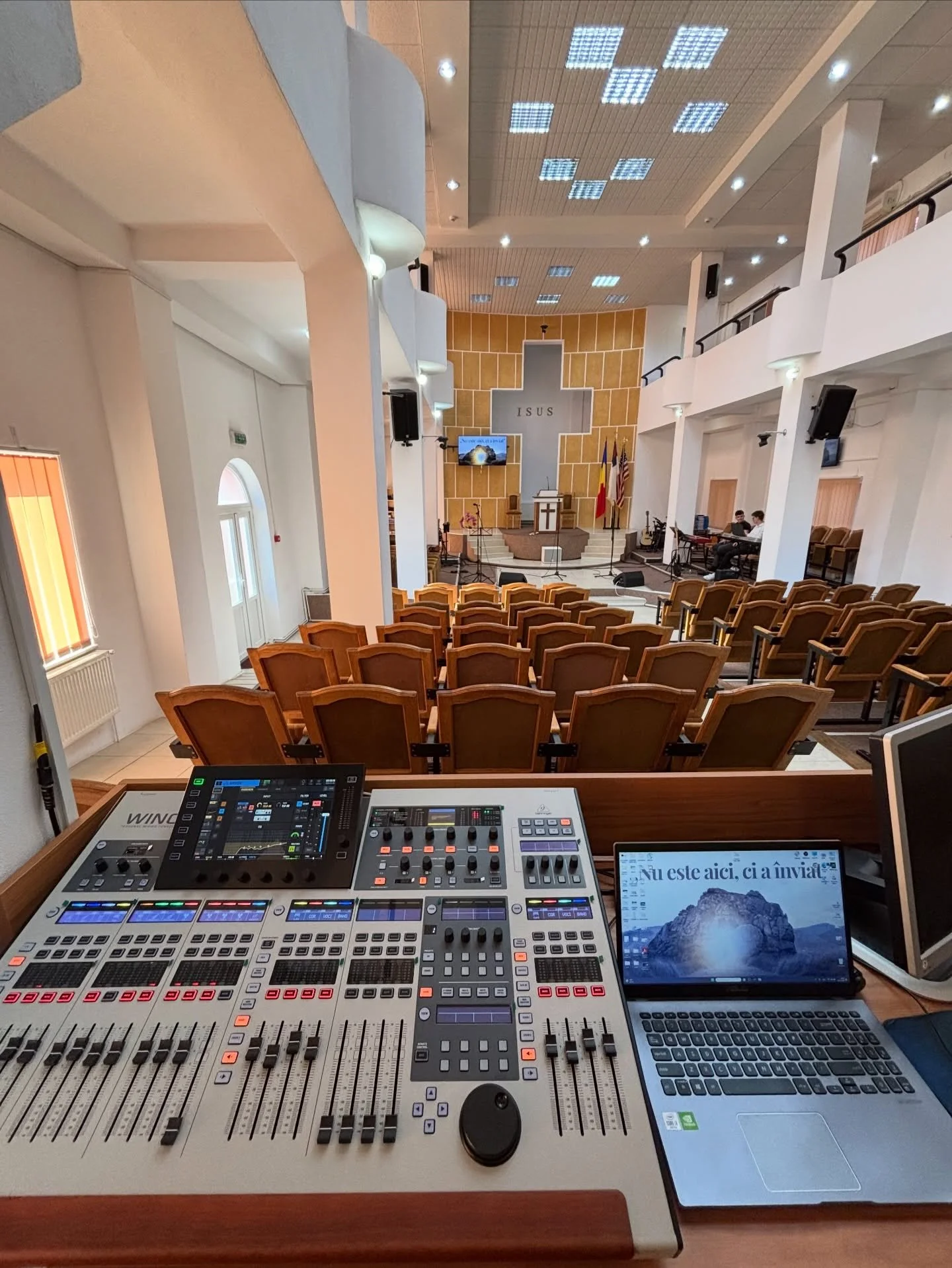 Sound install completed @ Harul Moldova Noua 🔉🎶⚡️
#soundinstallation #churchsound #hkaudio #electricalwork #behringerwing