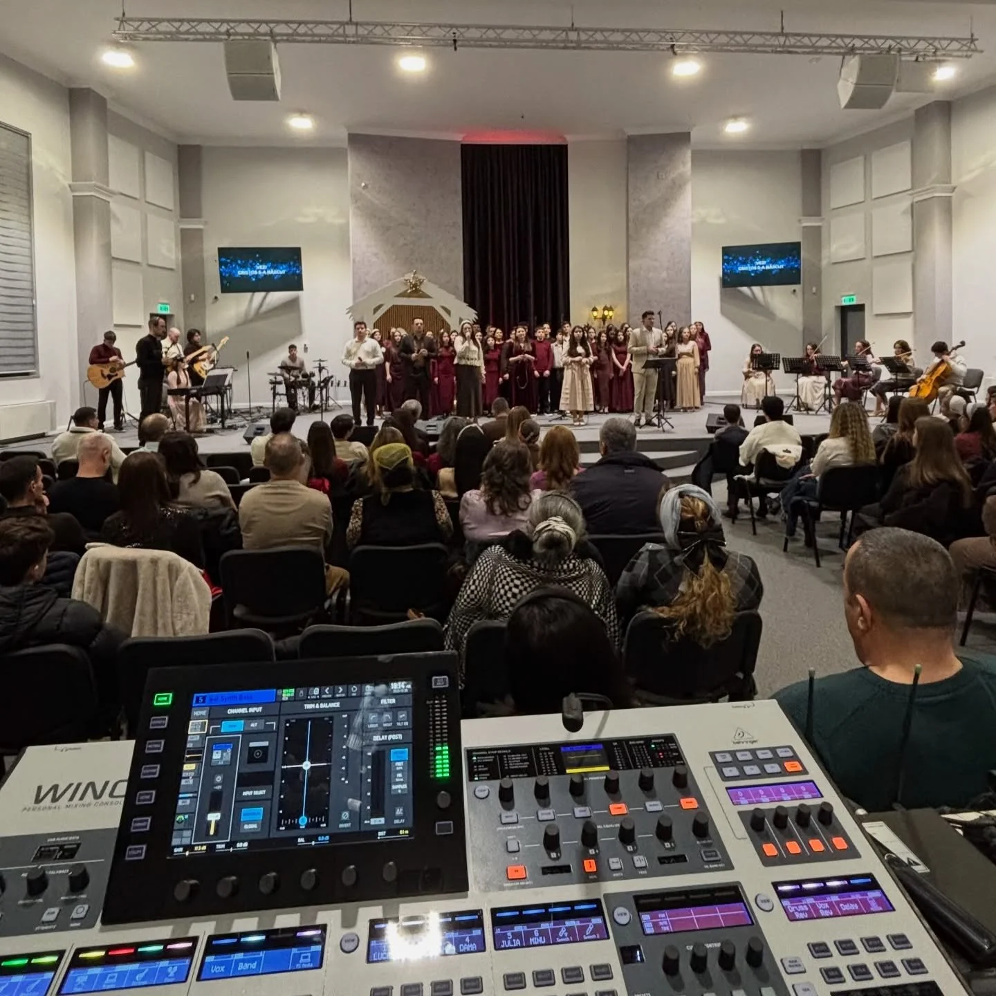 Vestim Bucuria - 10 ani ✨🎵🎻 @filadelfialugoj 
#livesound #livemusic #christmasconcert #behringerwing #carols