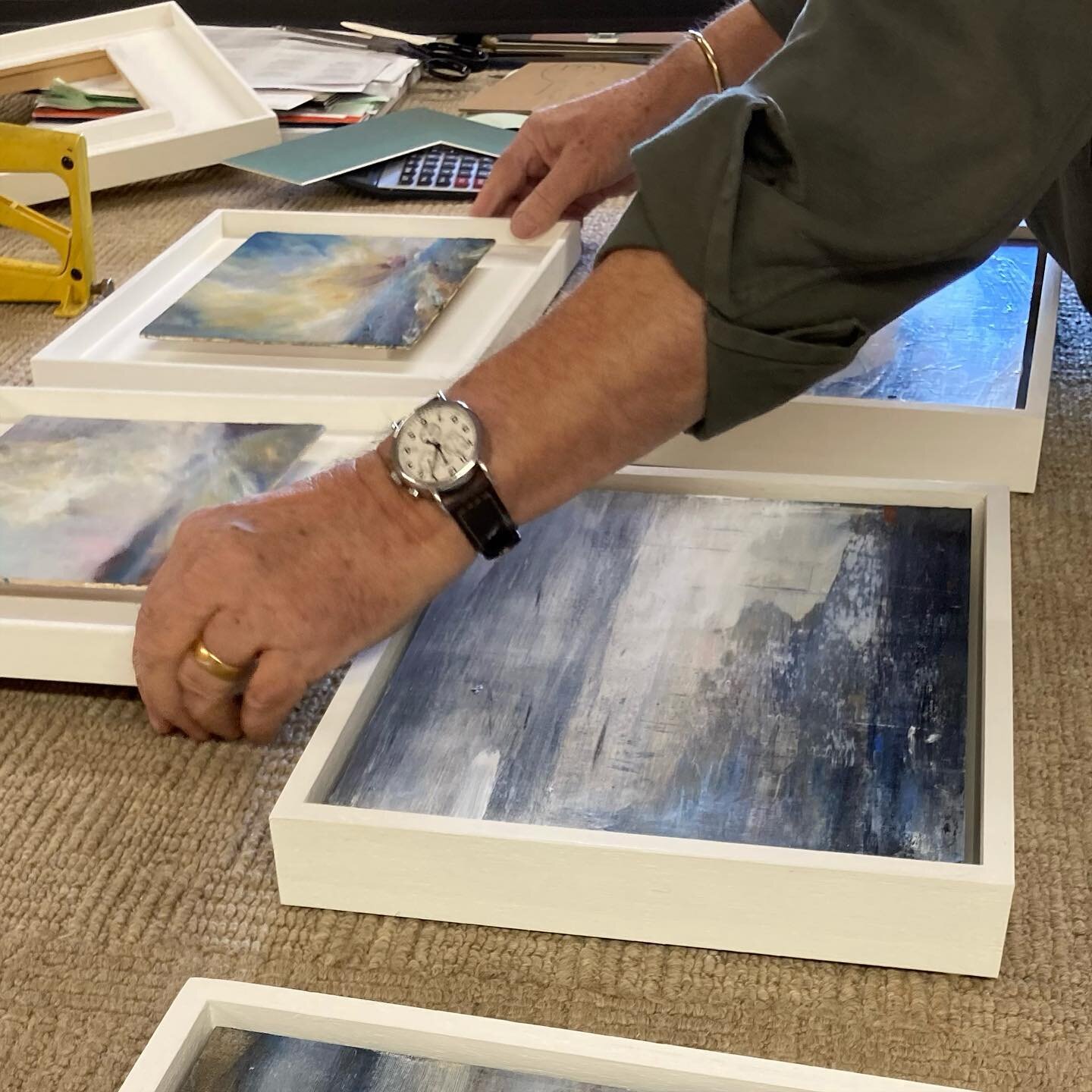 Feelgood Friday. Collecting work from my framer. So happy with the work that he&rsquo;s done for me that I bought him a bottle of wine. 🍷Happy Friday everybody! 

#feelgoodfriday #framing #artisticprocess #artprocess #newwork