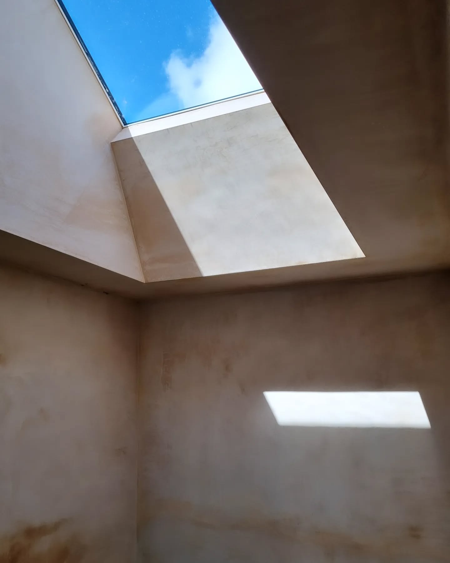 What a difference a new rooflight and some creative structural work can make to a narrow staircase. Although the footprint is still on the tighter side this simple move makes this everyday space feel generous and will hopefully bring the clients lots