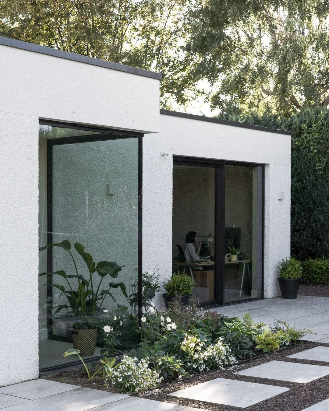 Mayfield House

The extension and reconfiguration of an Arts &amp; Crafts house to better support family life and build new connections to the formal garden. 

Recently featured in @homesandinteriorsmag

#techniquestudio #modernhome #modernhouse #arc