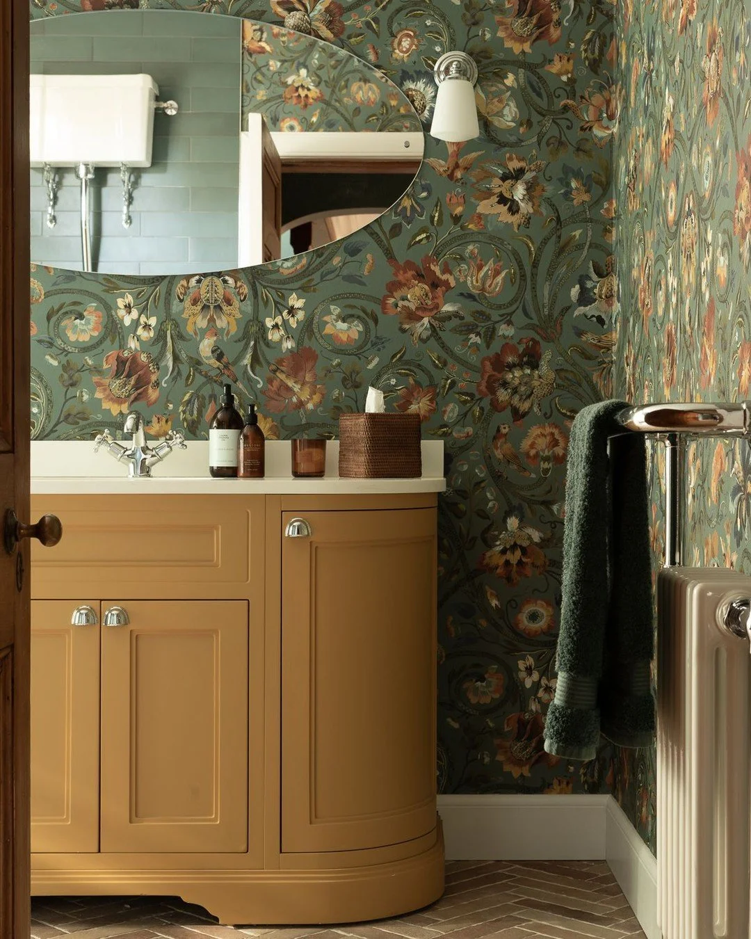 Mayfield House

The extension and reconfiguration of an Arts &amp; Crafts house to better support family life and build new connections to the formal garden. 

Recently featured in @homesandinteriorsmag

#techniquestudio #modernhome #modernhouse #arc