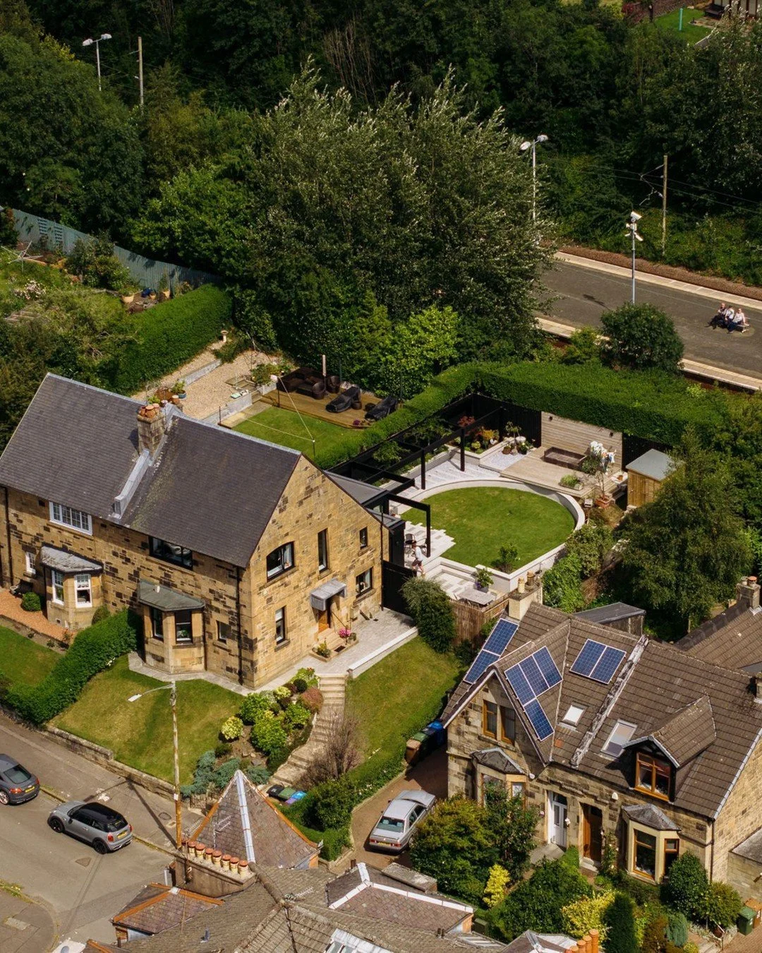 An expressive sculptural extension connecting house and garden in a unique sandstone terrace.

Client - @stallanbrand 
Contractor - @sitkaprojectsltd 
Engineering - @sfstructuresscotland 
Photography - @willscottphoto 

#techniquestudio #modernhome #