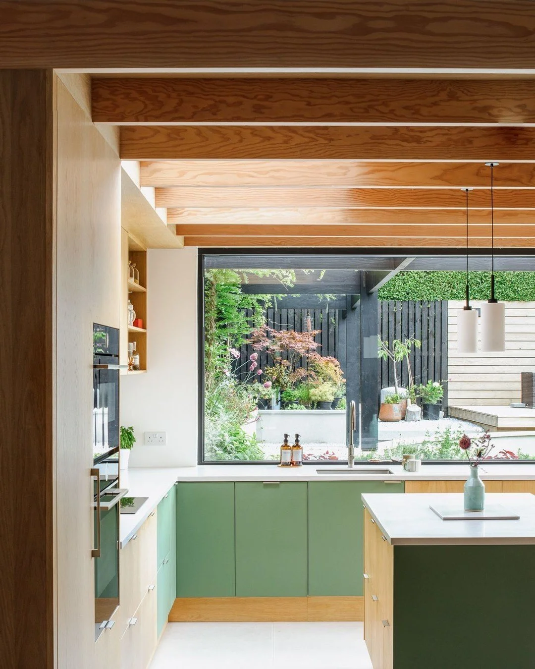 An expressive sculptural extension connecting house and garden in a unique sandstone terrace.

Client - @stallanbrand 
Contractor - @sitkaprojectsltd 
Engineering - @sfstructuresscotland 
Photography - @willscottphoto 

#techniquestudio #modernhome #