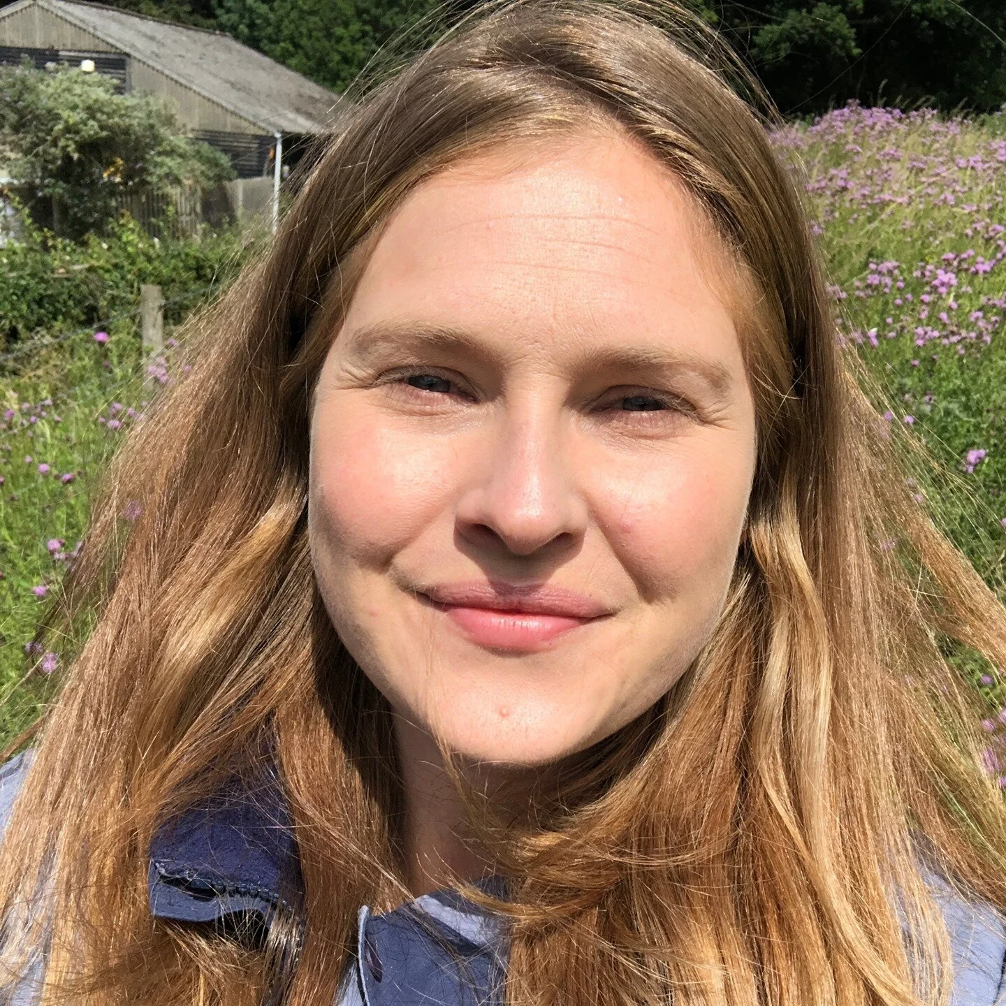 If you had one personal development wish, might it be for more confidence? Cue my most confident looking selfie, hehe...🤳
One of the biggest blockers I see to people bringing their best selves to the world is self-confidence....😕
So, I've dec