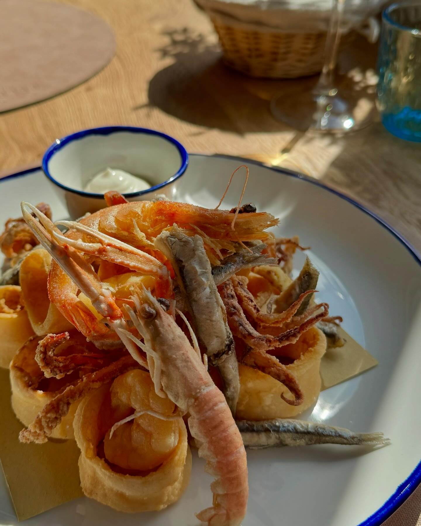 Il profumo di una vacanza al mare.
La calma e la spensieratezza&hellip;

Delfino blu
Ti portiamo al mare

#delfinoblu#lakecomo#ristorantedipesce#tiportiamoalmare#frittodipesce#profumo#croccante#vacanzaalmare