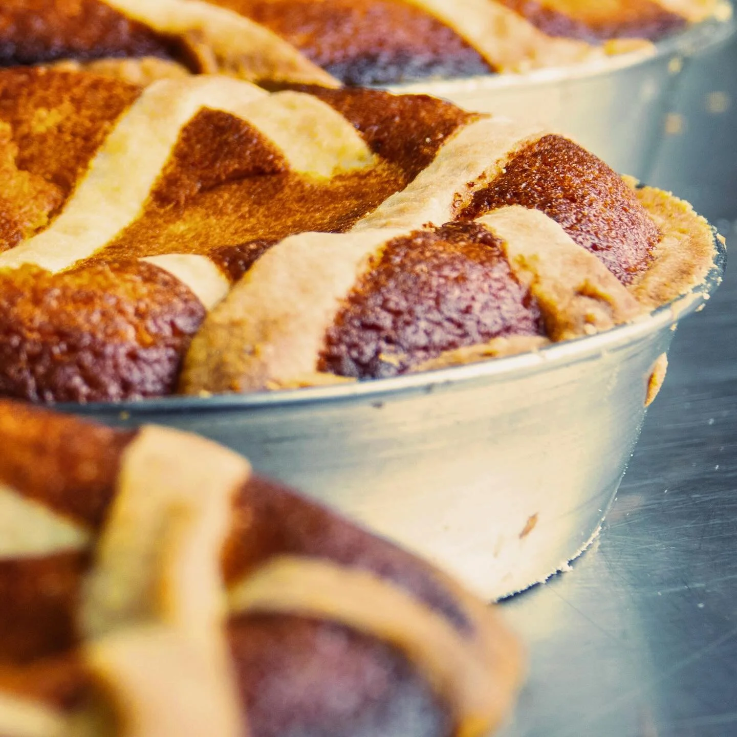 📊 Pasqua si avvicina e la Pastiera napoletana firmata dal Maestro Salvatore De Riso &egrave; tornata nel nostro men&ugrave; ! La tradizione ha sempre un sapore speciale ma vogliamo sapere&hellip; come la preferisci ? 😍