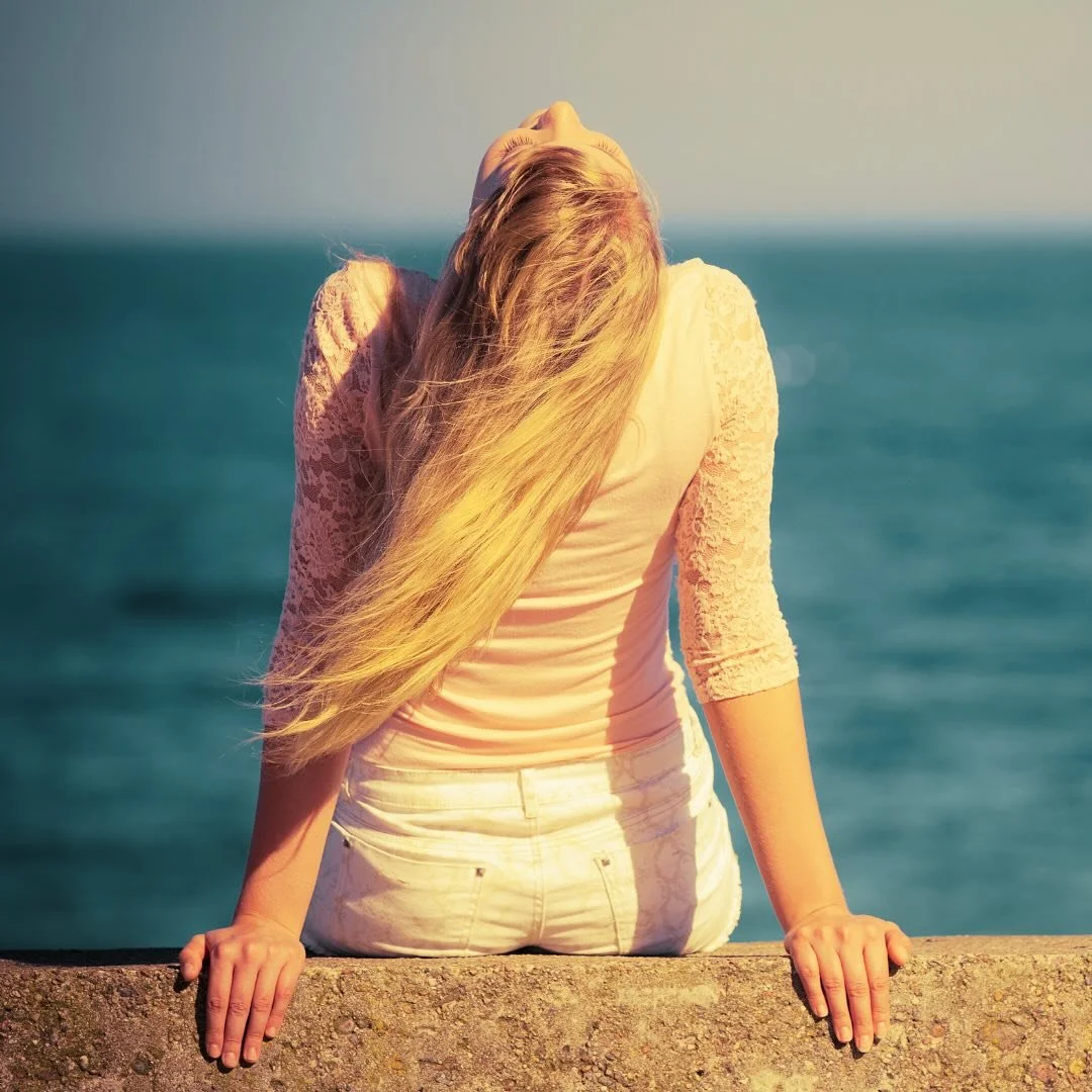 Come il mare, la donna &egrave; forza che scolpisce la roccia, brezza leggera e tempesta impetuosa. &Egrave; profondit&agrave; inesplorata, orizzonte infinito, viaggio senza confini.

Oggi celebriamo tutte le donne: quelle che solcano le onde della v