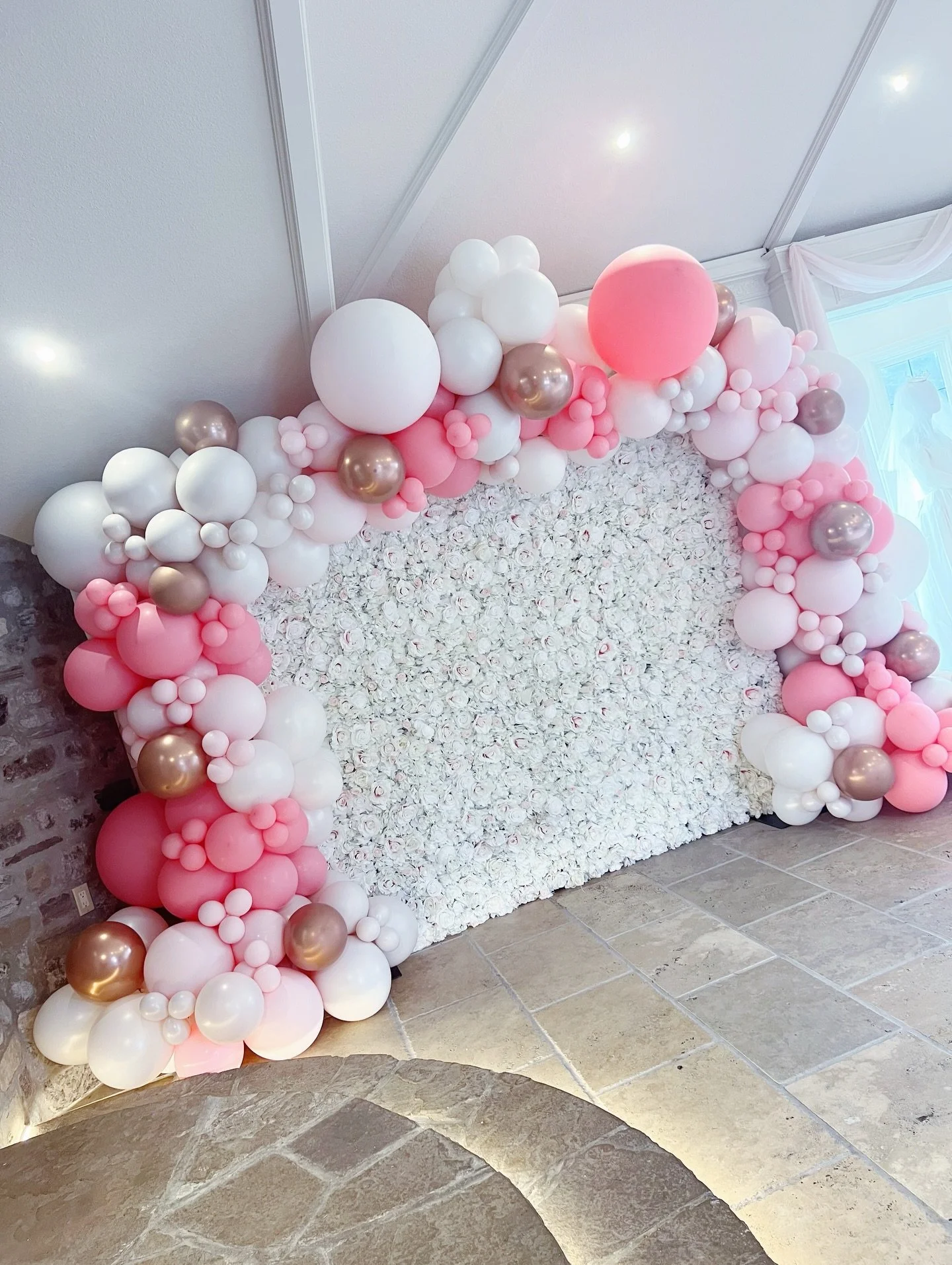 🤍🌸ANNIVERSARY🌸🤍

A stunning garland + flower wall combo for a wedding anniversary 💘

#stcatharinesballoons #niagarafallsballoons  #jordanstationballoons #anniversaryballoons #niagaraballoons