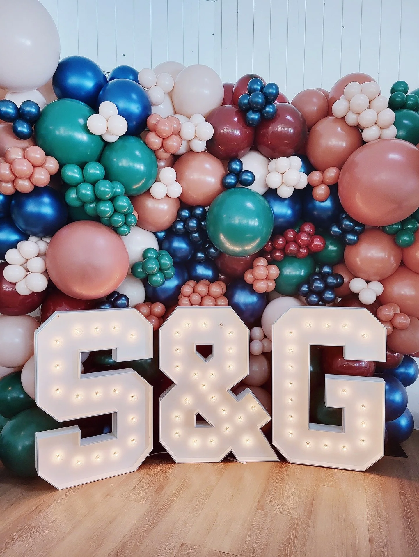 🤎🌿S&amp;G🌿🤎

Happy wedding day to a happy couple ❤&zwj;🔥

#niagaraweddings #stcatharinesballoons #niagarafallsballoons #niagaraeventdecor #engagedniagara
