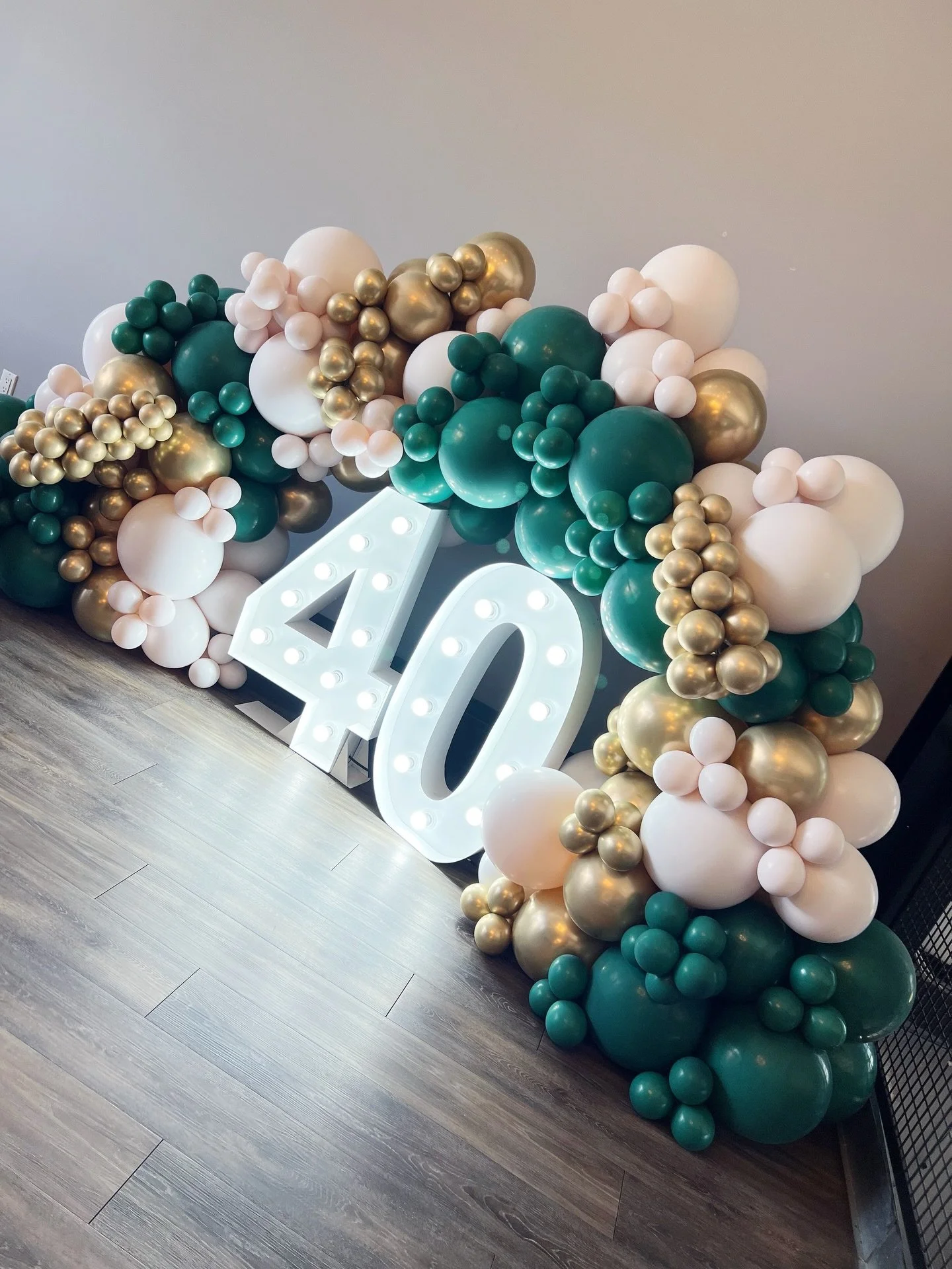 💚40💚

In style 🙌

#stcatharinesballoons #niagarafallsballoons #niagaraeventdecor #niagaraonthelakeballoons #grimsbyballoons