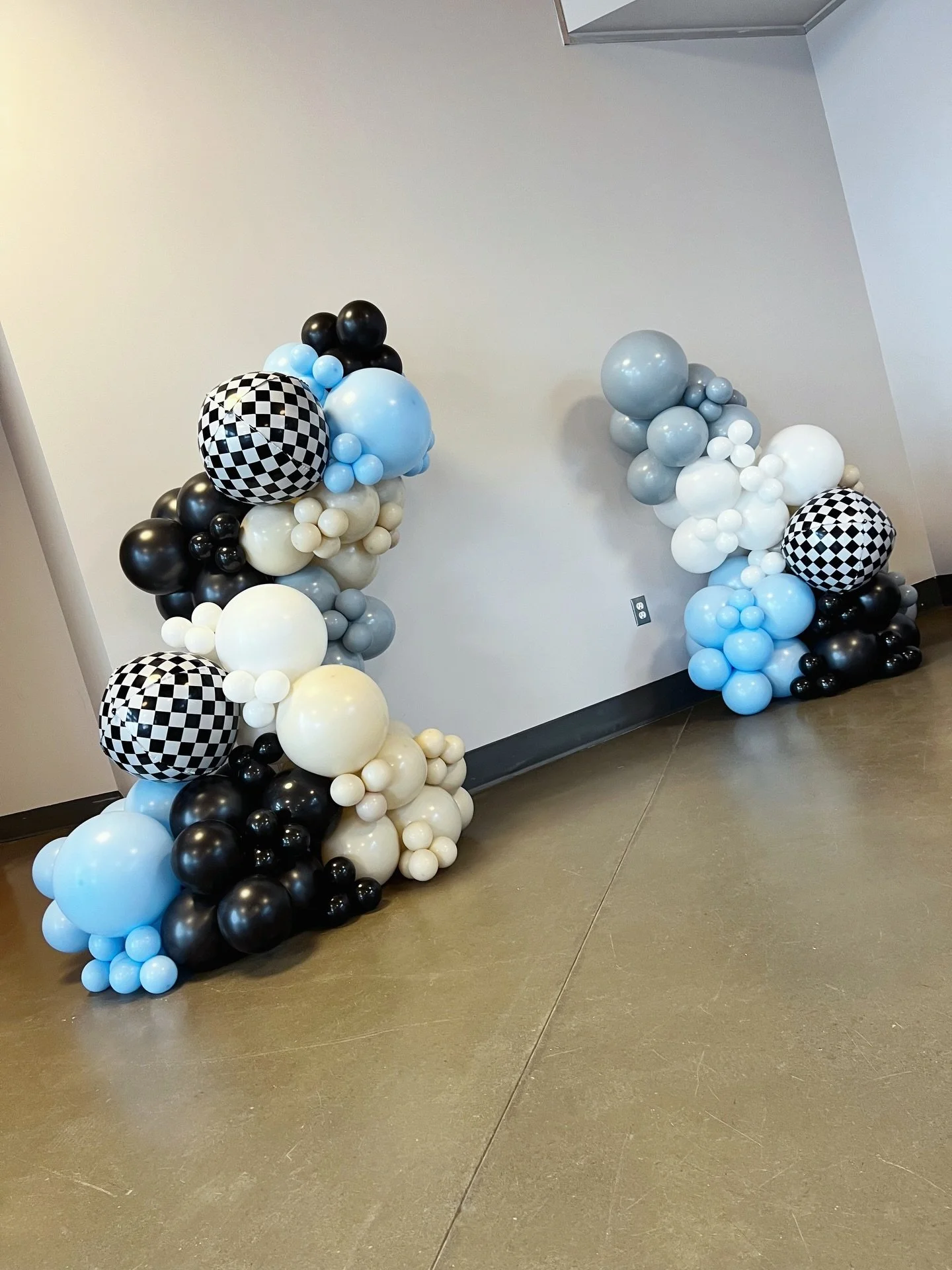 🛞🚙FAST ONE🚙🛞

Such a cute theme at Ball's Falls!

Fast one birthday theme | Fast one balloons | Niagara Balloons | Niagara Event Decor | St Catharines Balloons | Lincoln Balloons