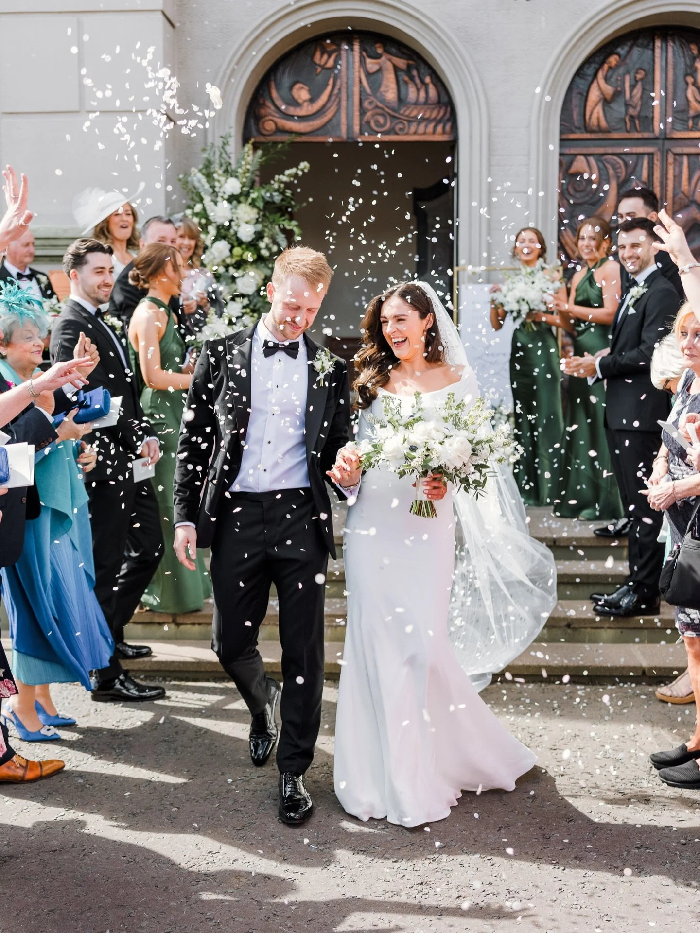 Injecting some spring into the feed with Laura &amp; Luke&rsquo;s wedding from last April! Really craving long days, warmth, sun and seeing spring flowers again, especially as beautiful as the ones by @houseofelliottflowers 😍 #tankardstown #tankards