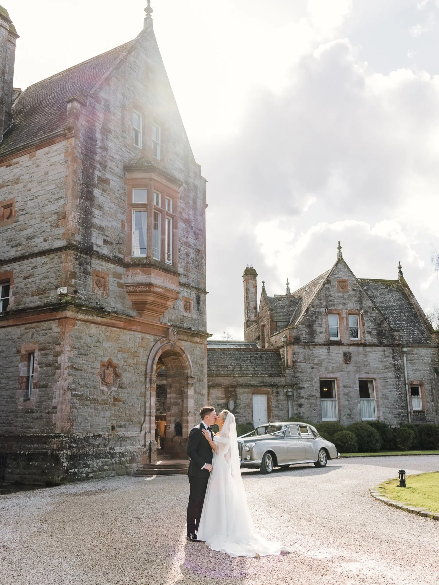 Ciara &amp; Eoin and their beautiful windswept wedding day in @castleleslie ❤️ We had gorgeous light and had most of the photos done on arrival, just before a shower, so the couple could join the drinks reception quickly. It was my first time photogr