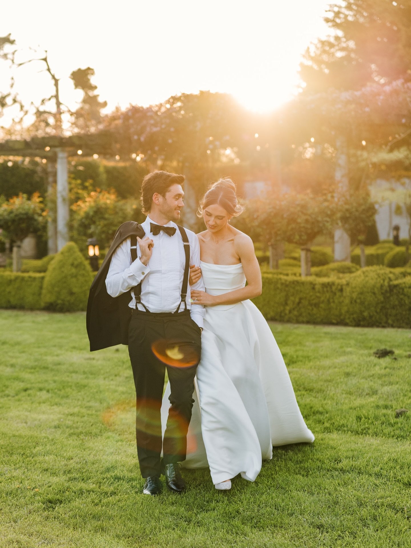 Clodagh &amp; Paraic&rsquo;s insanely sunny, fun, emotional and absolutely the best wedding day in @bellinghamcastle ❤️❤️❤️ Video - @jdonovanfilms, flowers - @vintagevioletflorist, ceremony music - @dstringsirl, band - @jopetit_thedreamband, receptio