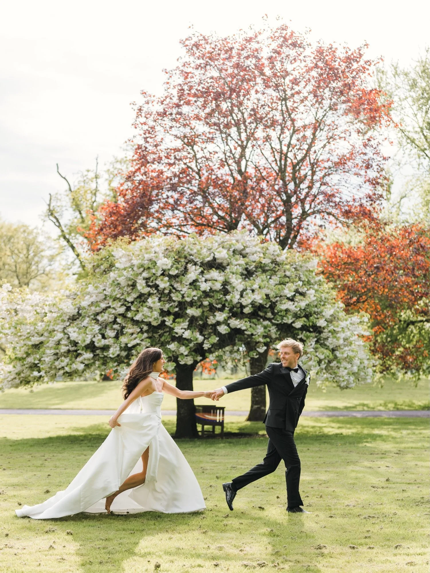 One week since Michele and David got married by the beach and had their wedding celebration in @tankardstownhouse. It was supposed to rain all day, but instead they got glorious sun, photos in the dunes, outdoor drinks reception, running barefoot in 