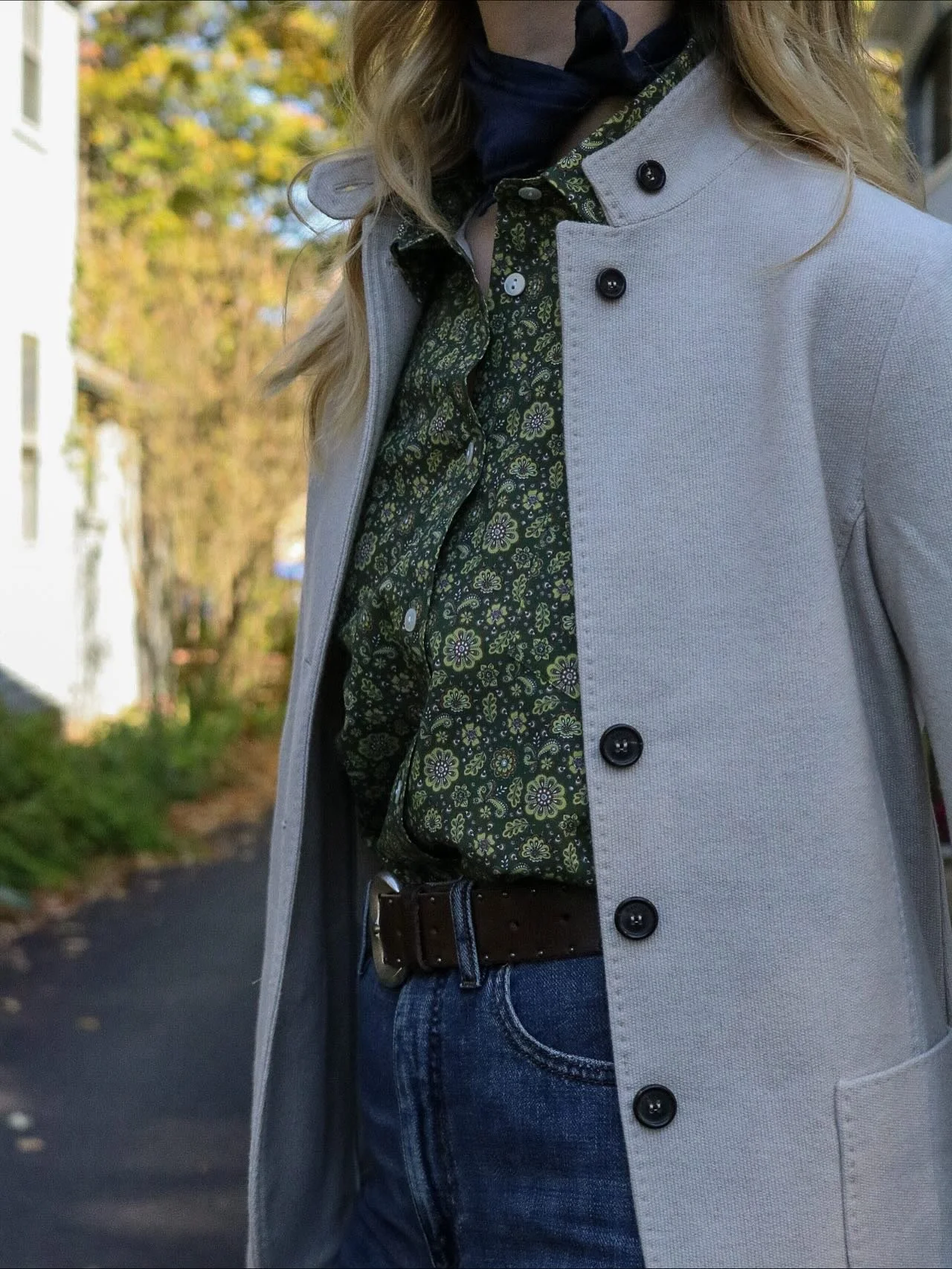 You just have to feel how soft this cashmere blazer is&mdash;@hawicoscotland 

@giangi floral button up
@agjeans Hattie crop