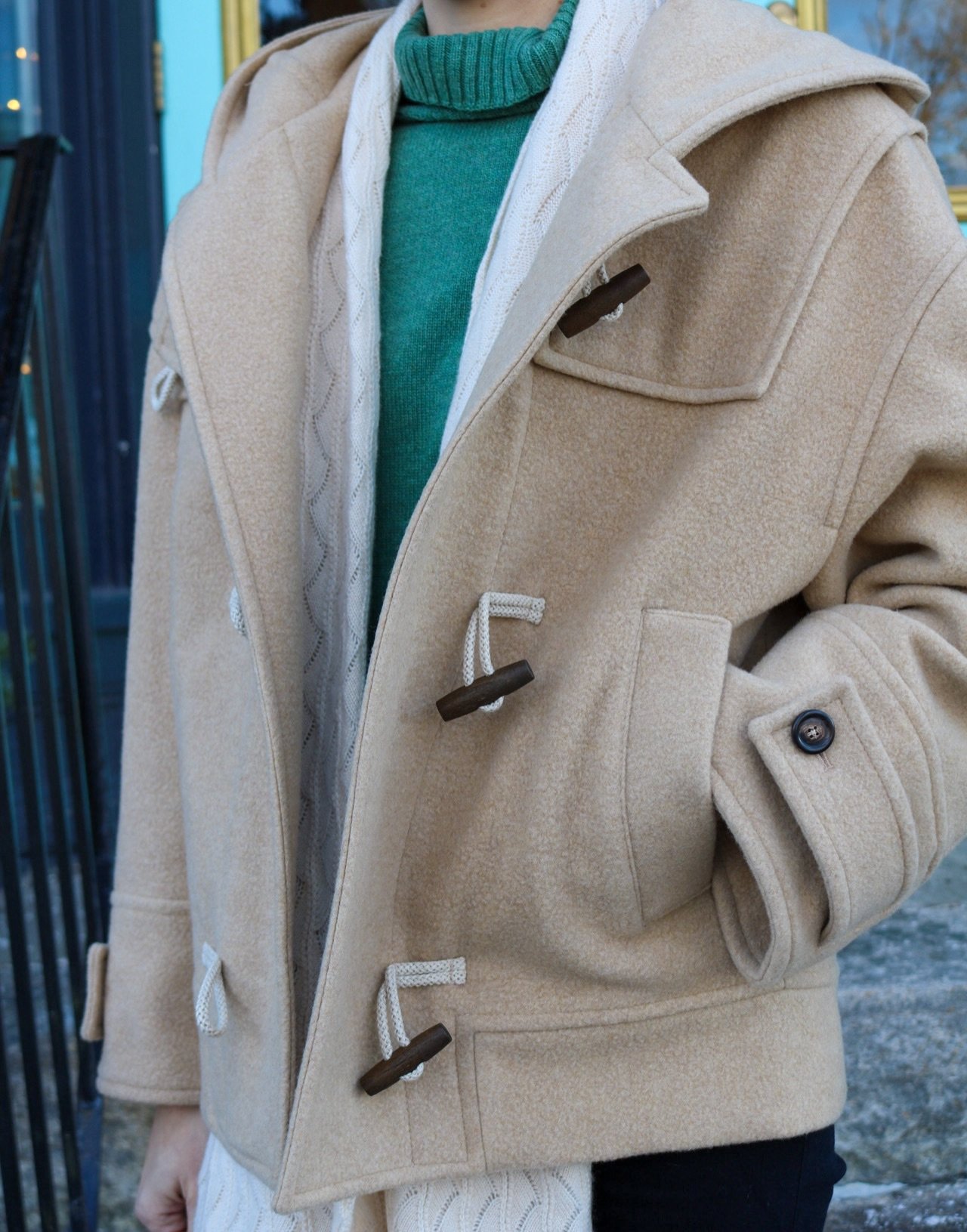 Day 5: @hawicoscotland Hendaye sweater ✨

This turtleneck features 2 ply 100% cashmere, deep rib details, drop shoulder and is designed with a boxy fit. Made in Scotland.

@circolo_1901 coat to finish the look!