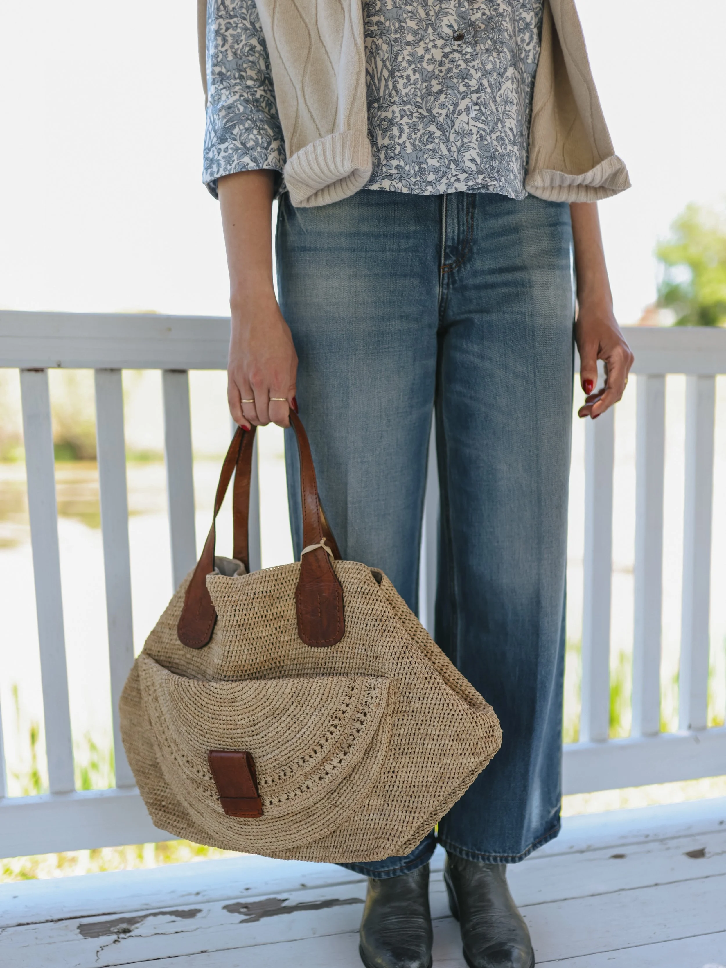 A handwoven bag, cashmere sweater, floral button down with the perfect pair of jeans makes for an impeccable spring fit. 
.
.
.
.
#springoutfit #luxury #clothier #litchfieldct #shopct
