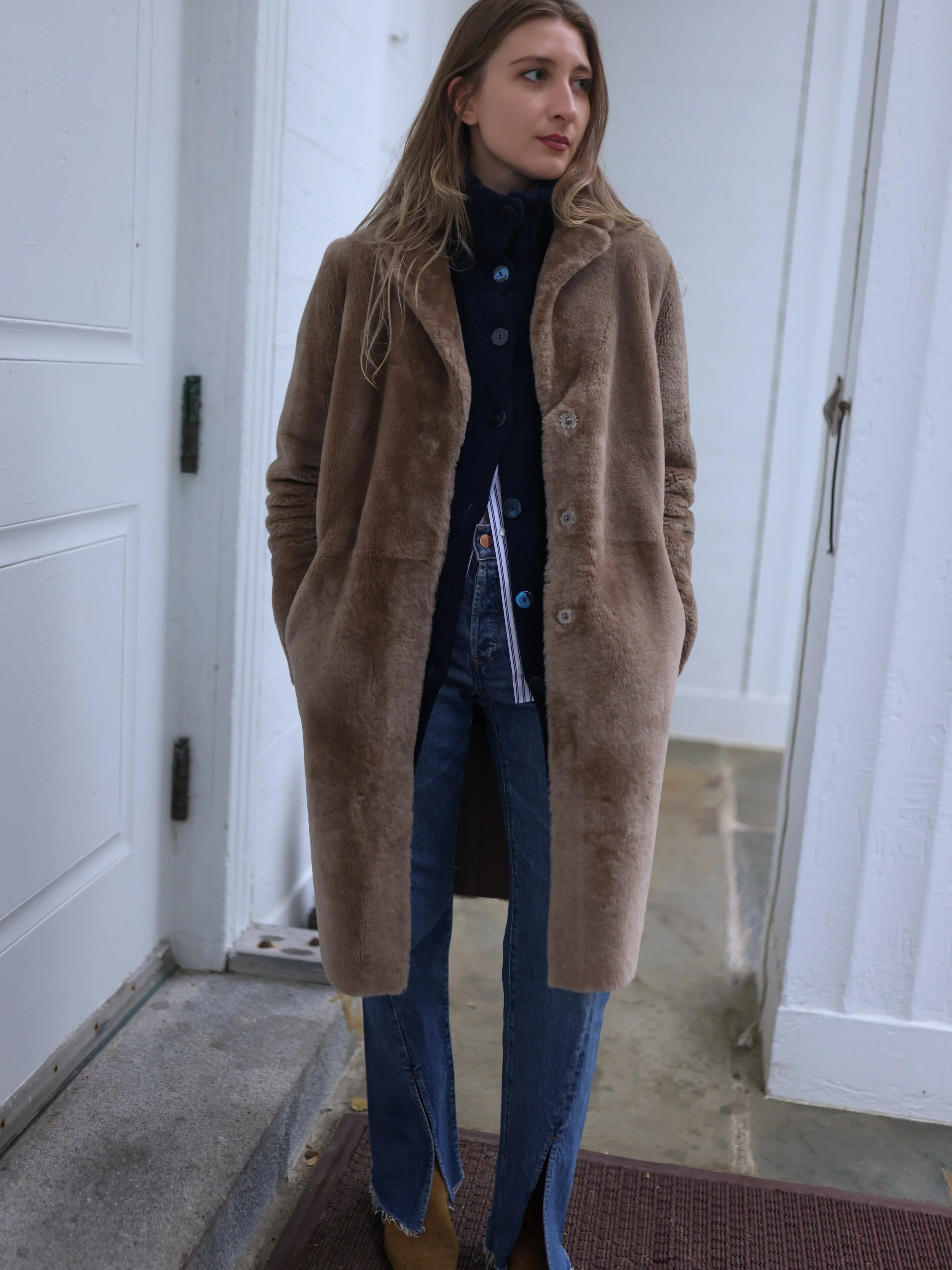 SATURDAY: ✨ Shearling makes its appearance ✨
.
.
.
.
Styled by @madsify