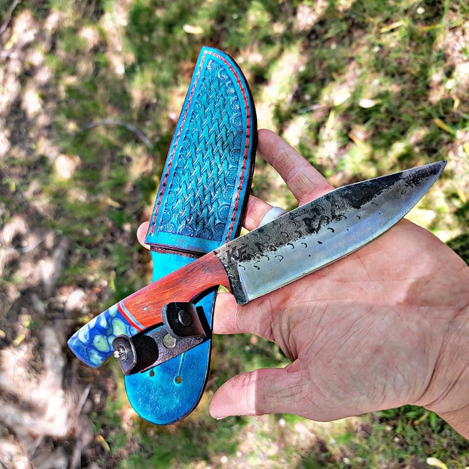 Forged rasp drop point. Hybrid handle and a cool blue leather sheath. With red thread to kinda match the knife.

 Have a few shows this weekend more new to come for them.

For now tell me what ya think this one is available on my web site Kinseyforge