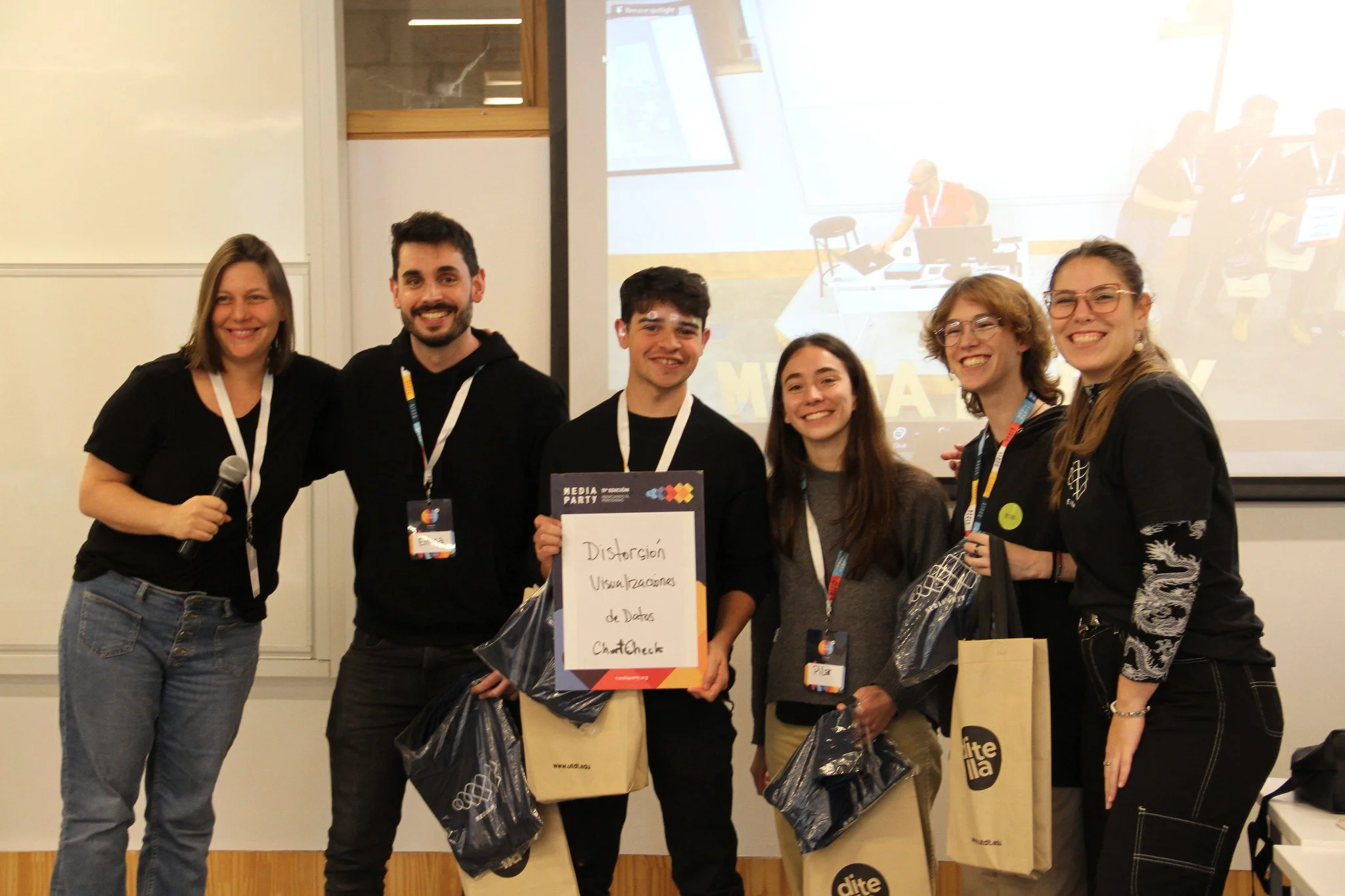 08. Media Party University Di Tella - 1er premio Hackaton.jpg