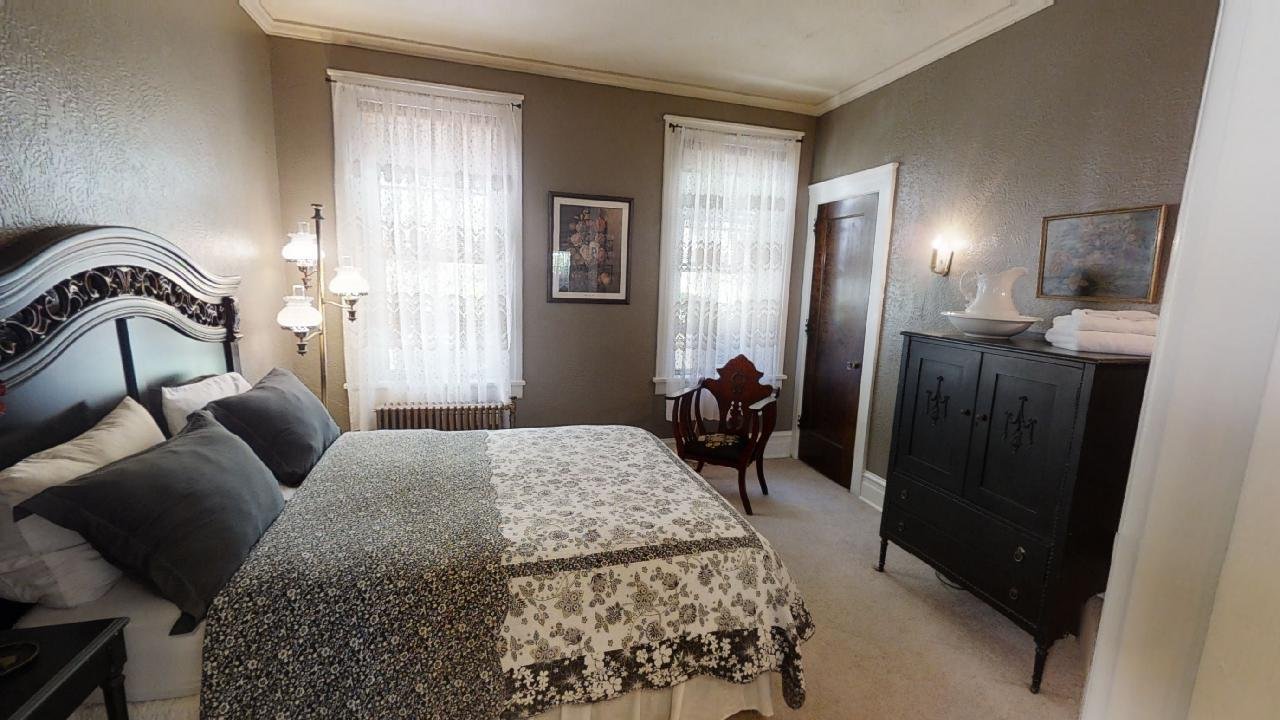 The Judge Allen Craig Mansion third bedroom