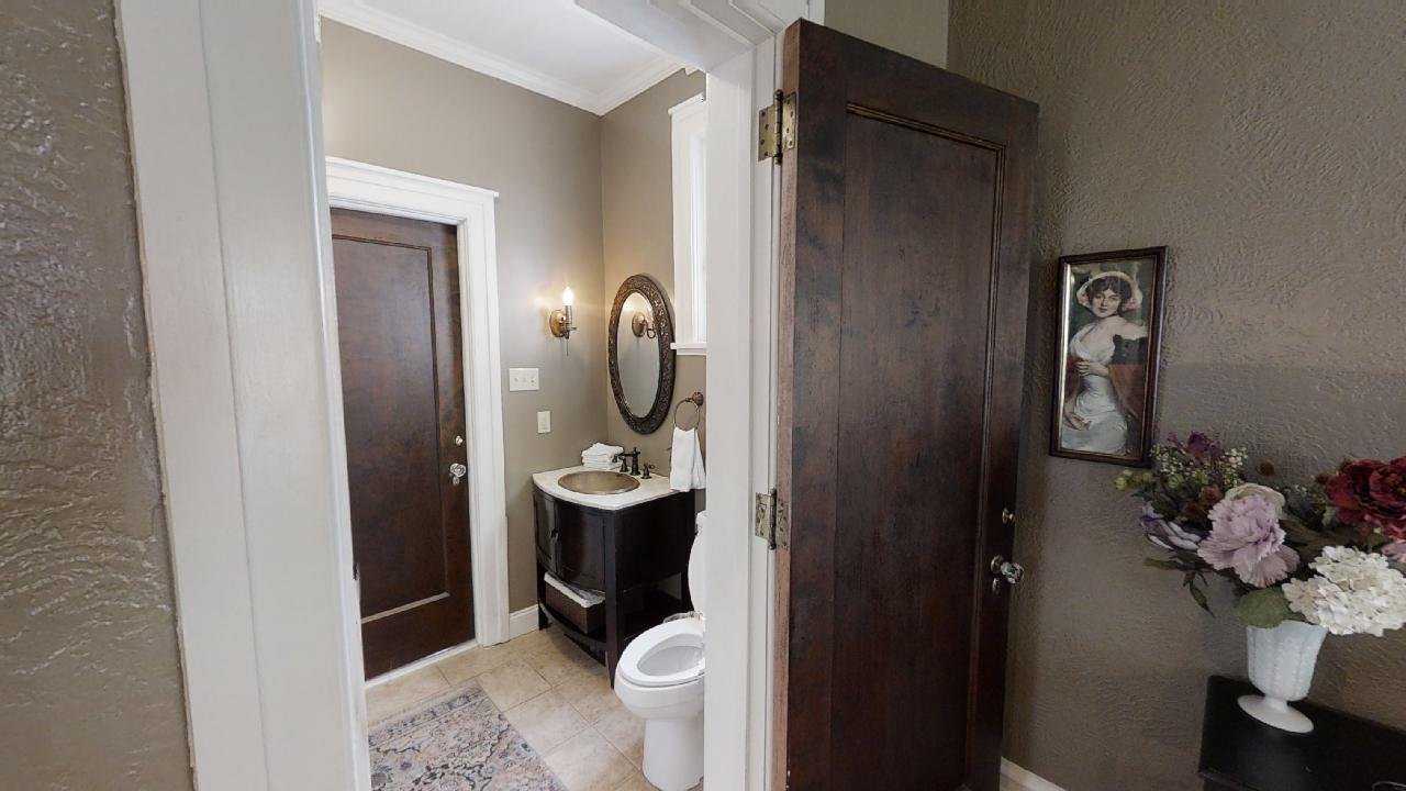 The Judge Allen Craig Mansion second bathroom, en suite