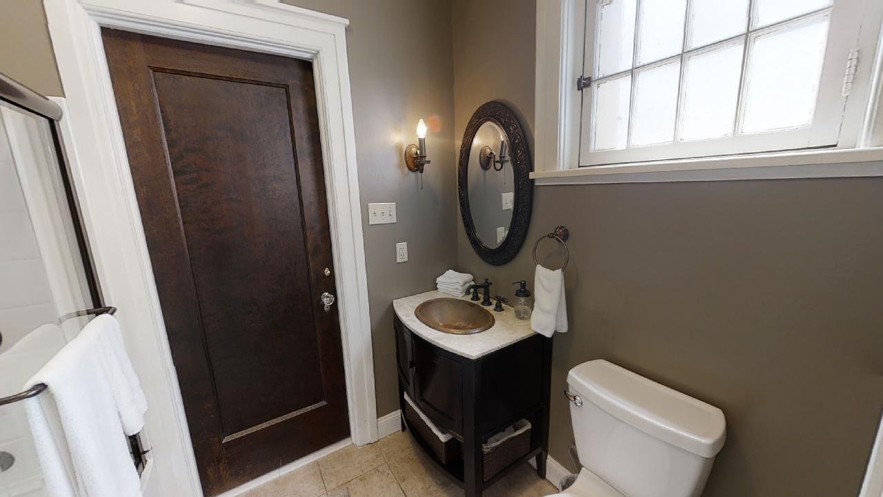 The Judge Allen Craig Mansion second bathroom