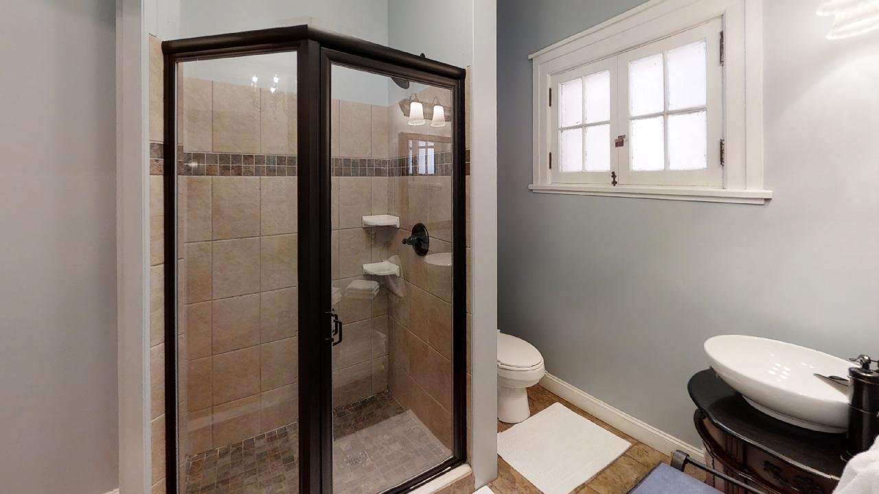 The Judge Allen Craig Mansion first bathroom
