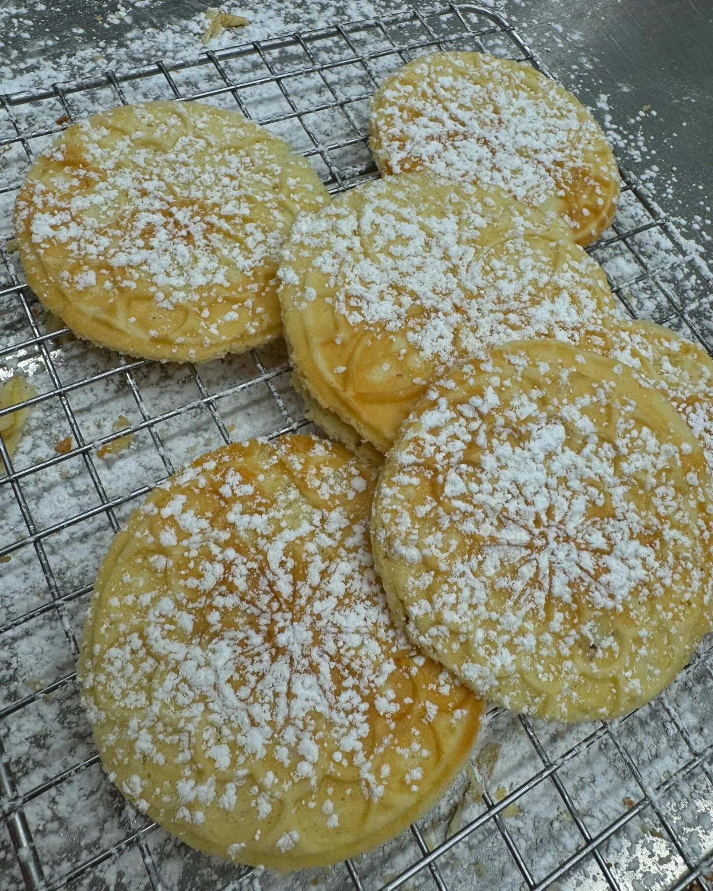 Please welcome our house made Vanilla Pizzelles! Crunchy, delicious and addicting!! Stop by to grab a bag and your favorite latte! 
Open today 8-5pm - cut outs are selling quick if you want some for tomorrow I'd stop in soon! 

#buffalo #buffalony #b